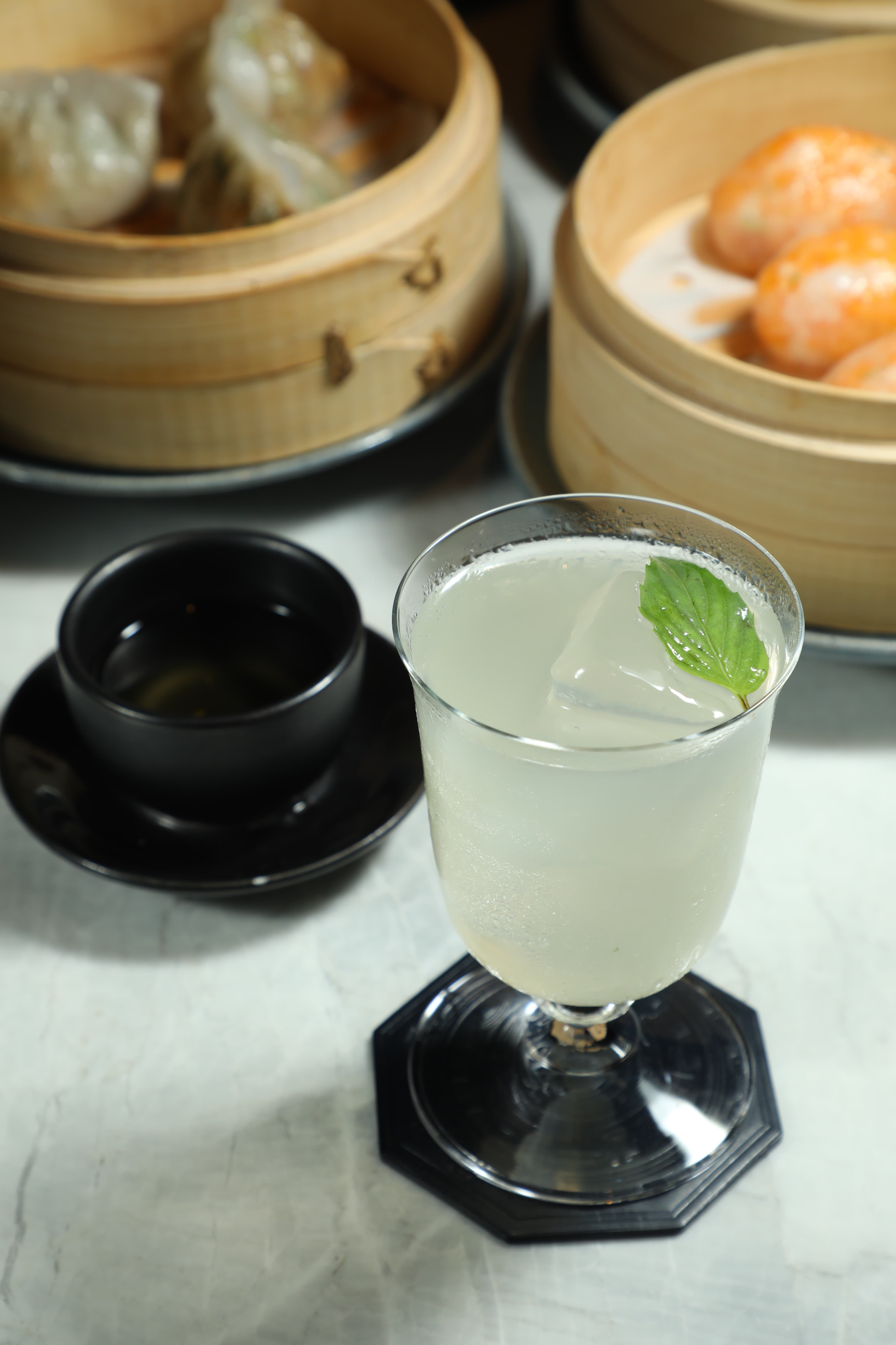 調酒「Nashi」混合了梨清酒、Tried & True伏特加、泰國羅勒及檸檬,味道酸甜清新。