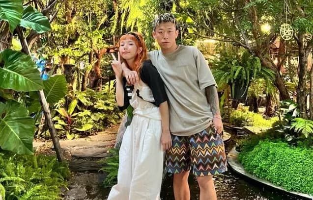 健志和Mia穿著休閒。(翻攝自Dora IG)