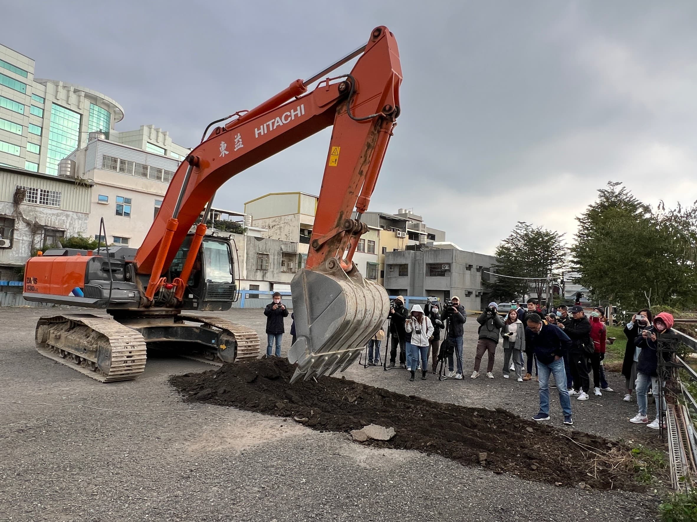 柯文哲新竹農地2023年底被爆違規做停車場。(本刊資料照)