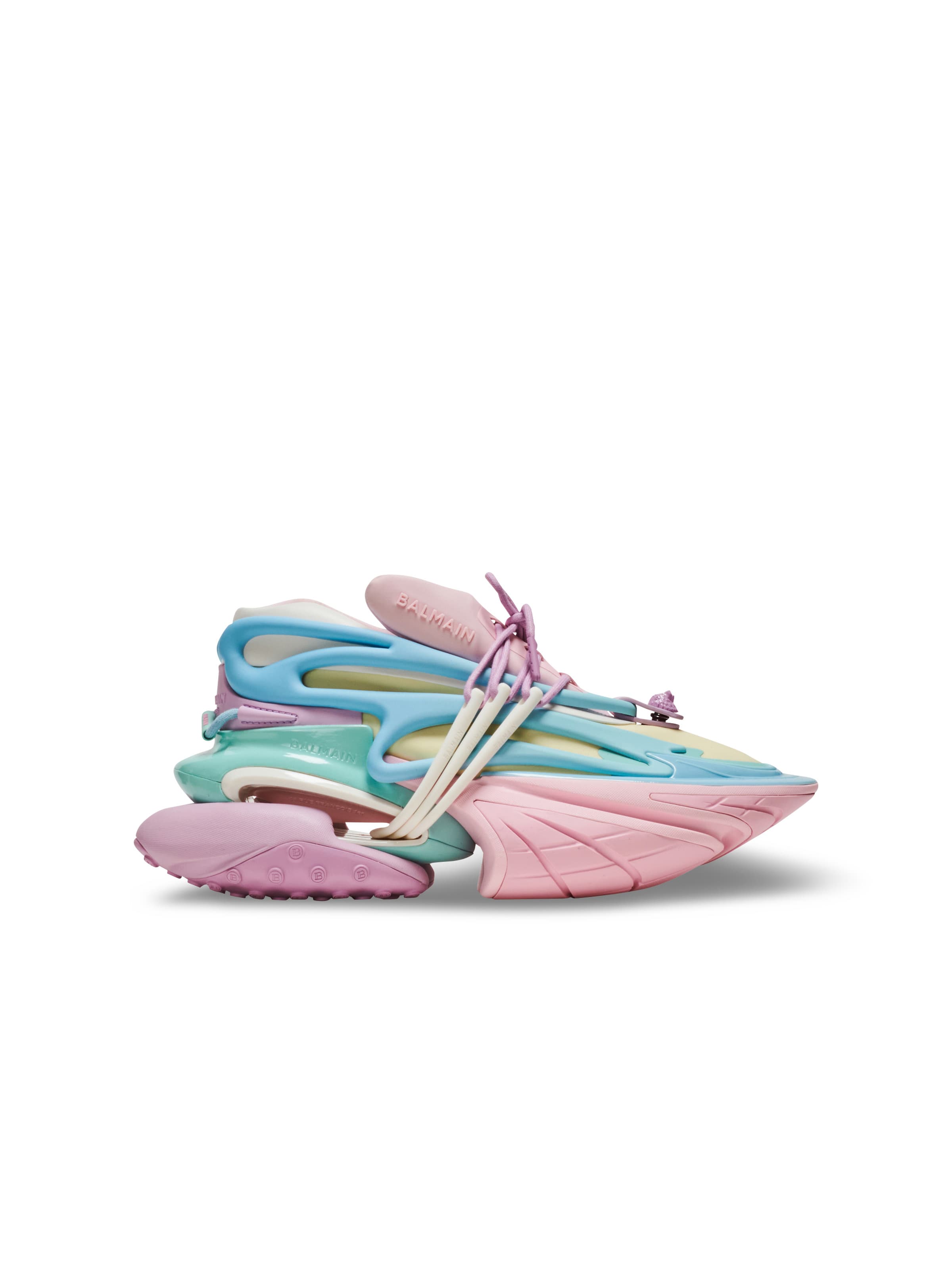 炫彩粉UNICORN低筒運動鞋。NT$46,800(美之心提供)