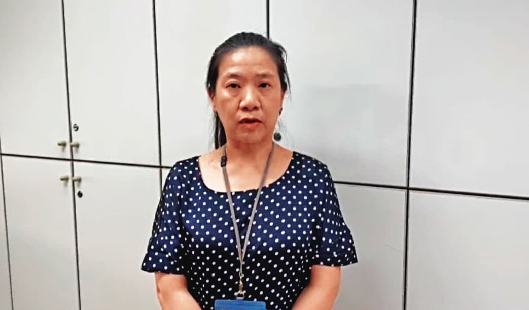 台北市教育局副局長陳素慧因扯出「誣告說」,日前向外界鞠躬道歉。(北市教育局提供)