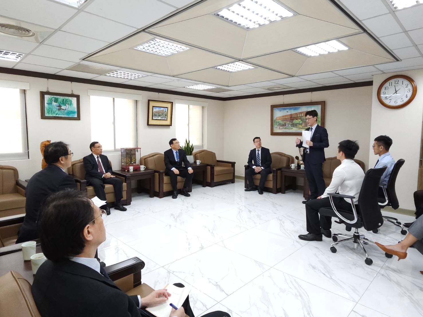 北檢主任檢察官郭進昌則針對全國性重大假訊息案件的處理原則及目前案件受理情形進行簡報說明。(北檢提供)