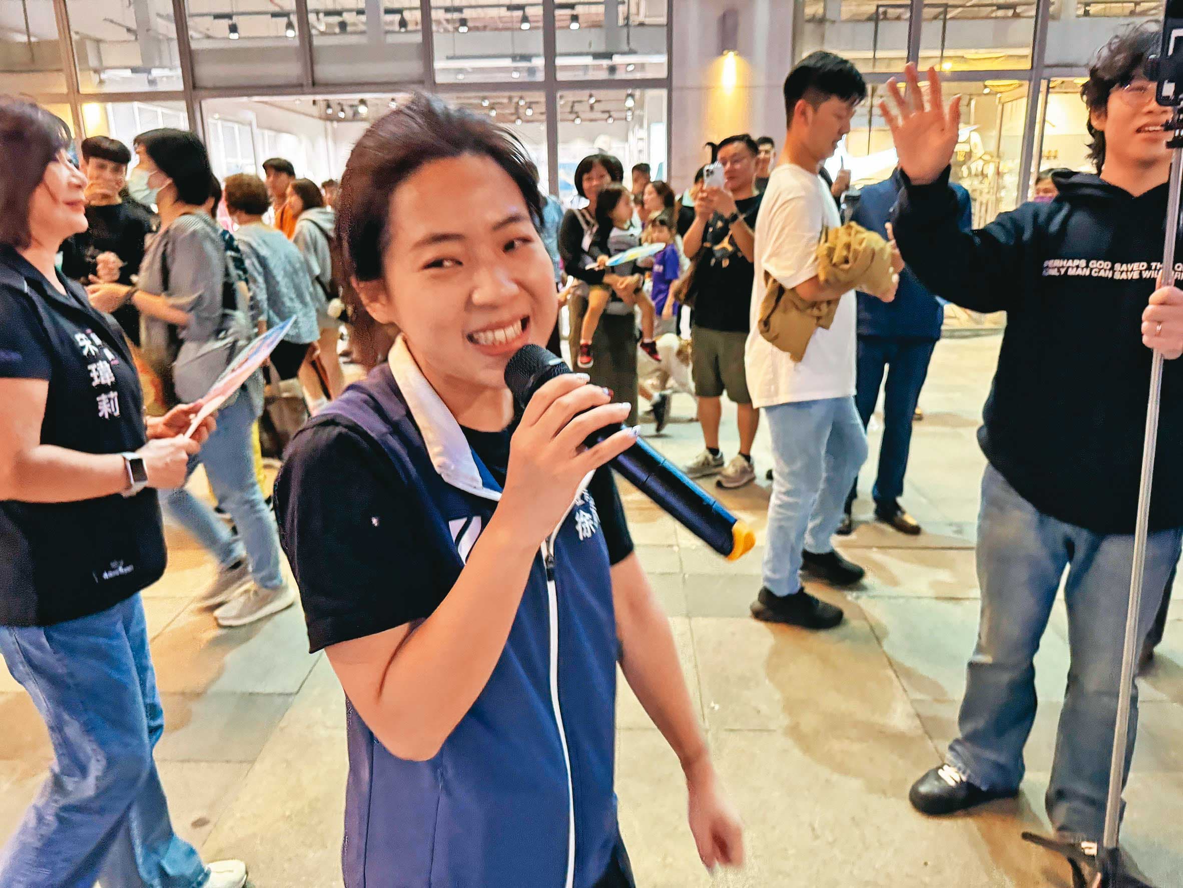 國民黨北市立委徐巧芯近日大量發放政績文宣,被解讀是提前防罷免。