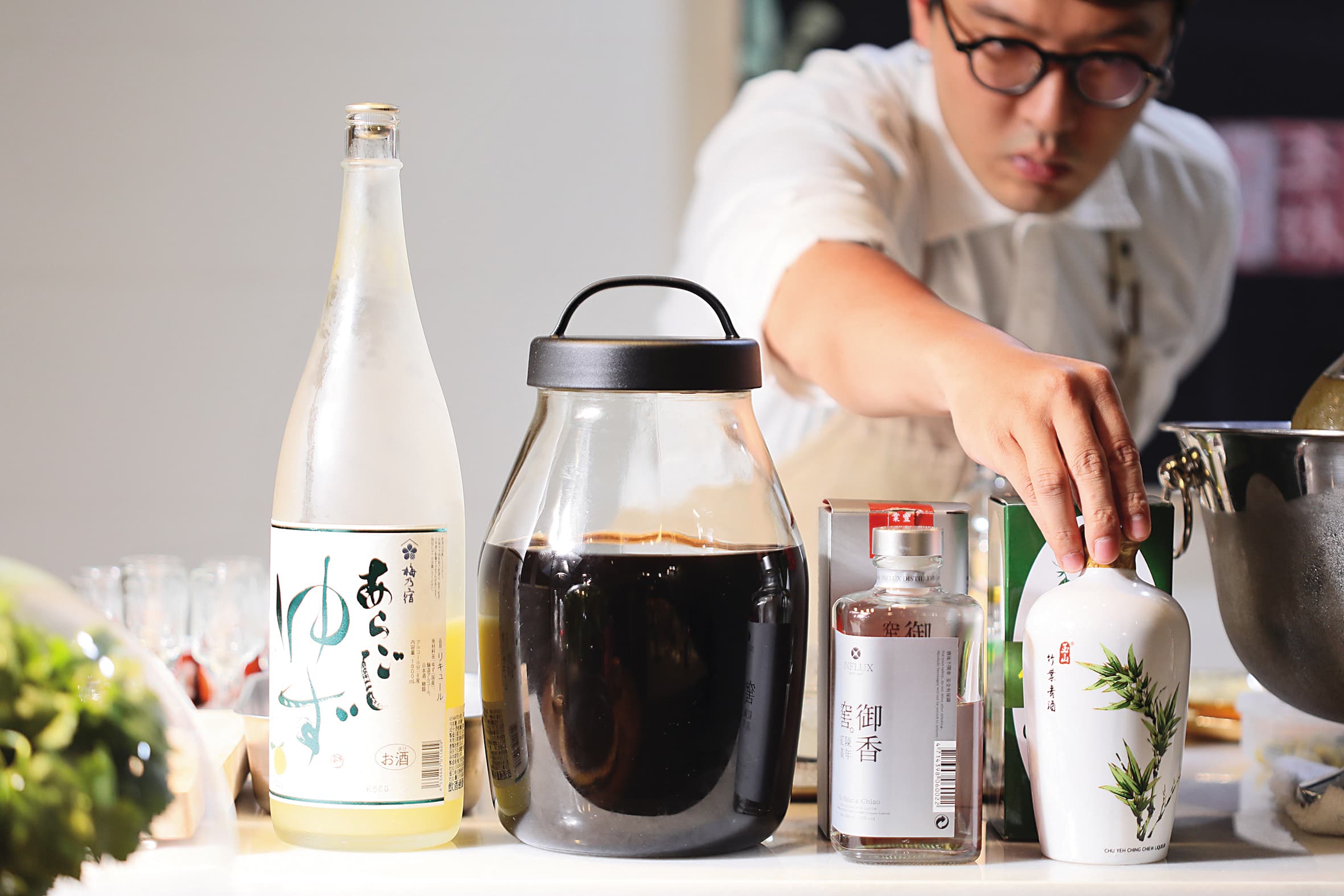 錦雲宴的茶酒包含精心挑選的竹葉青與高粱,都與菜式十分搭配。