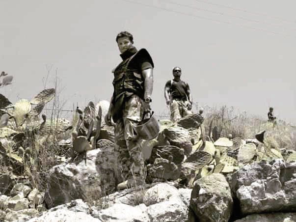 成為消防員之前,Matt Haydon曾服務於軍隊,圖為他在黎巴嫩執行任務。(翻攝Instagram@matthaydon)