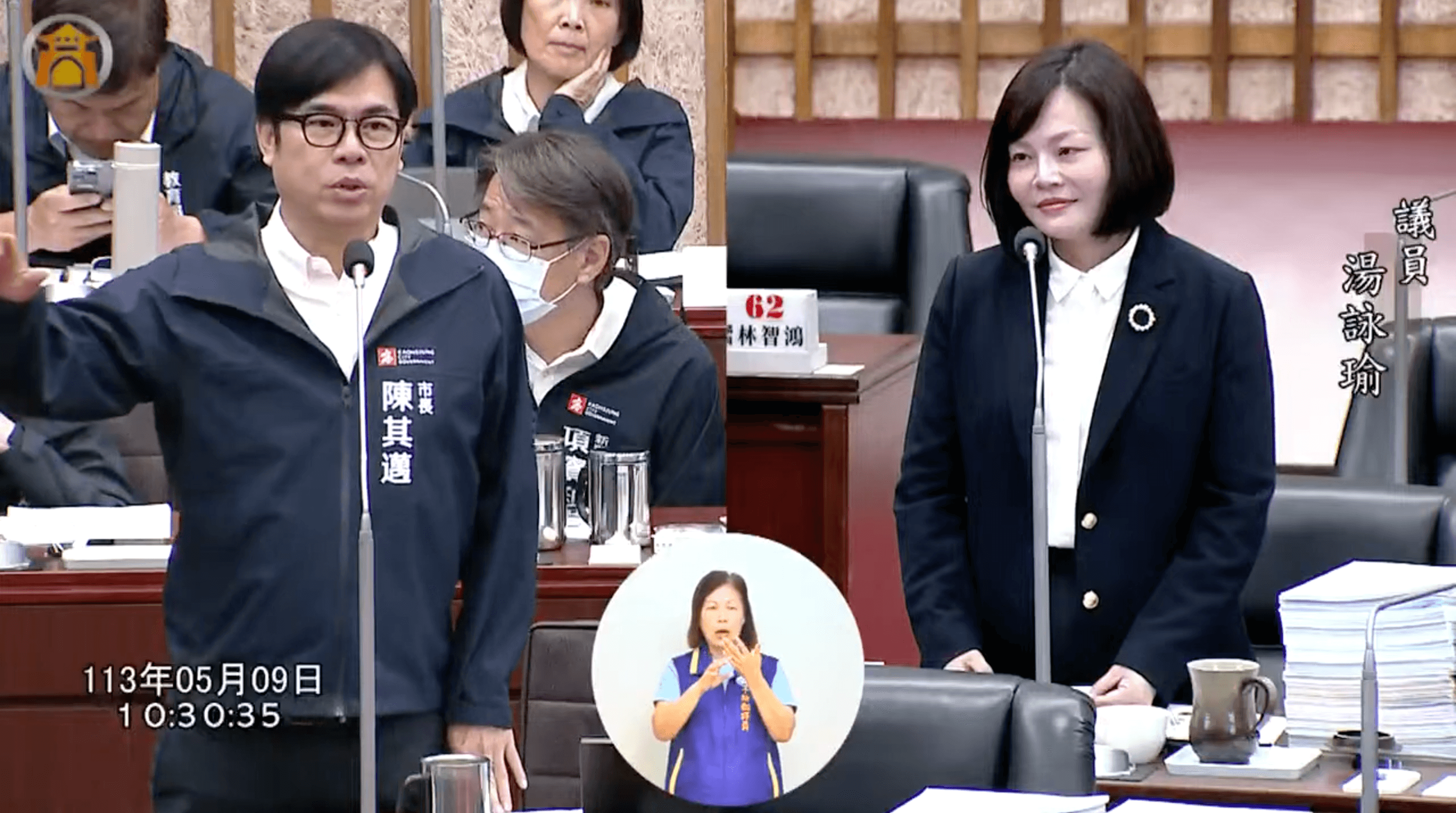 湯詠瑜就泰勒絲演唱會事宜質詢陳其邁。(翻攝自高雄市議會YouTube)