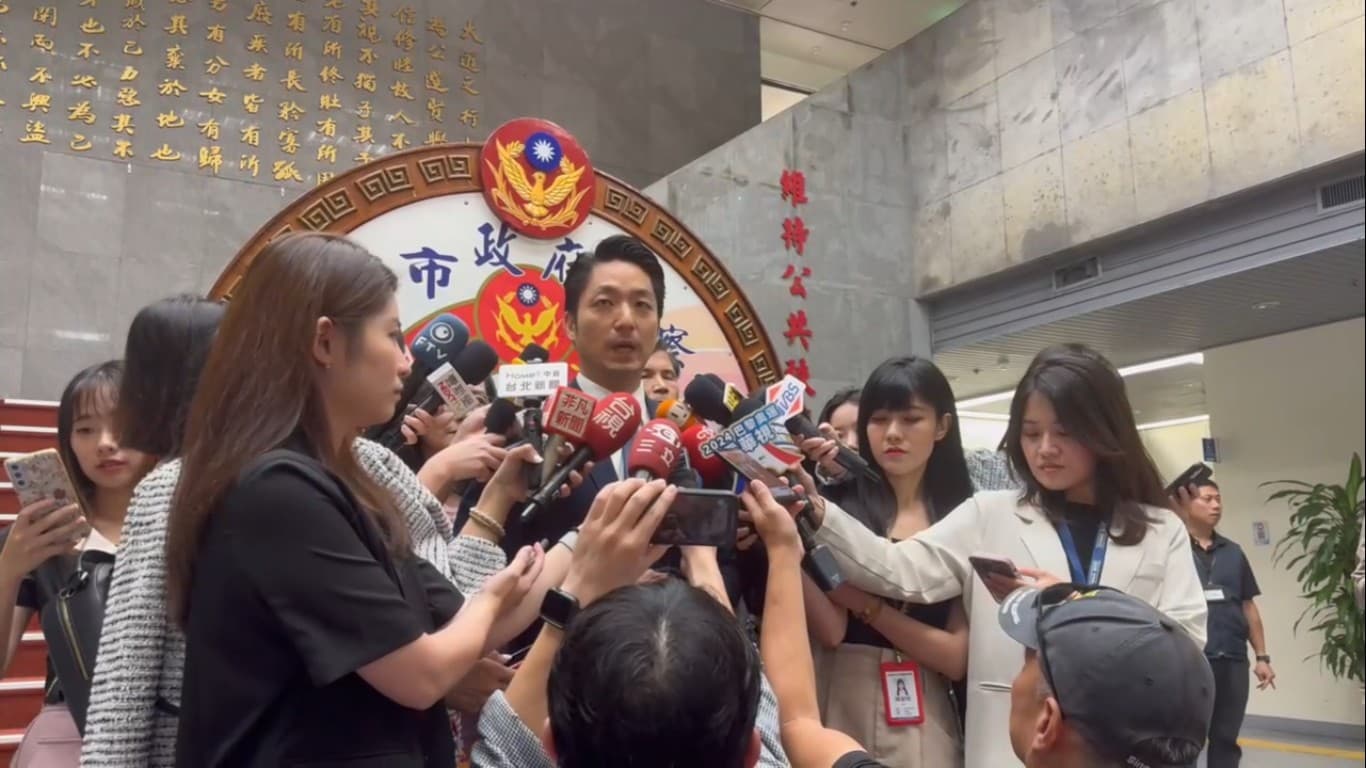 蔣萬安受訪談幼兒園性侵案。(北市府提供)