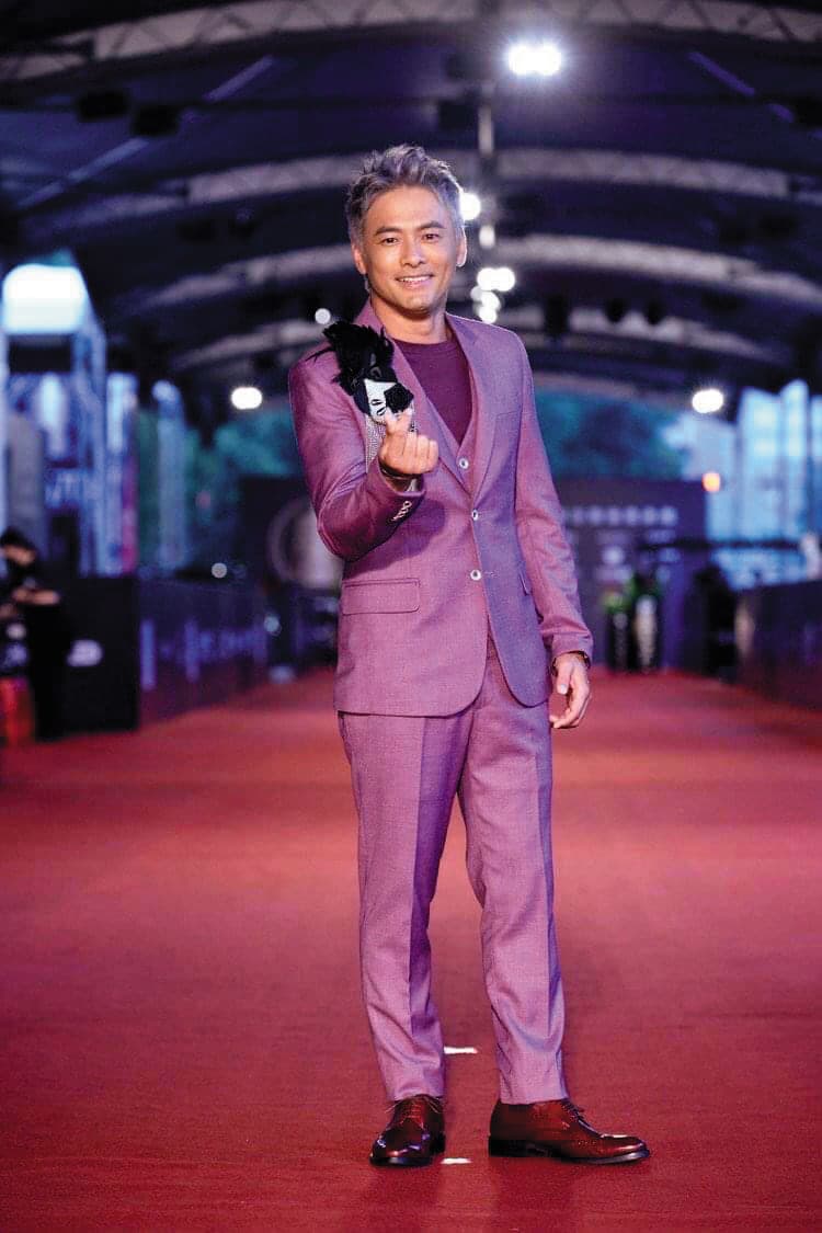 薛紀綱爆出偷吃之後,身邊有沒離婚但心痛的老婆。(翻攝自薛紀綱臉書)