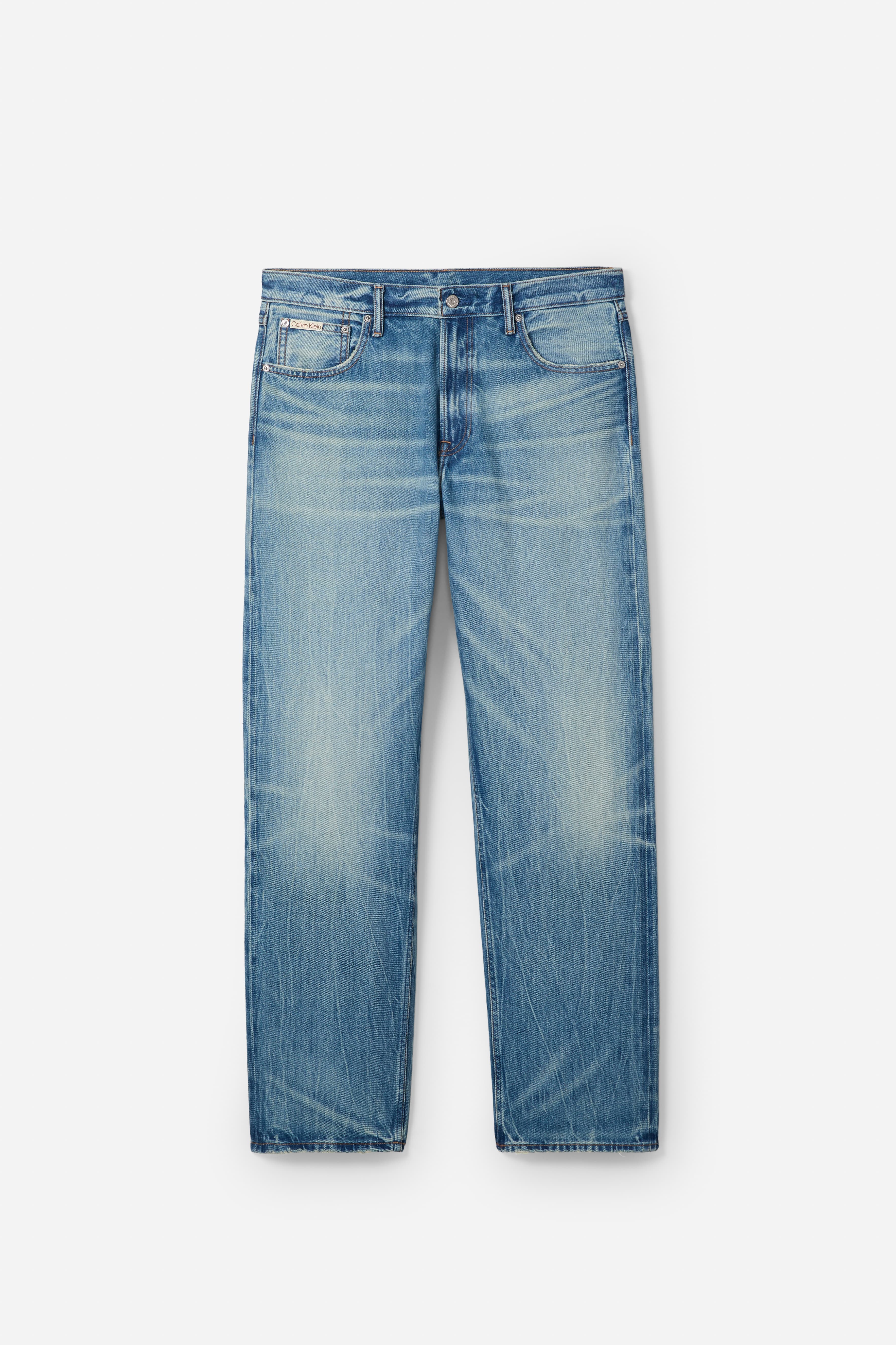90年代風格直筒牛仔褲。NT$7,980(Calvin Klein提供)