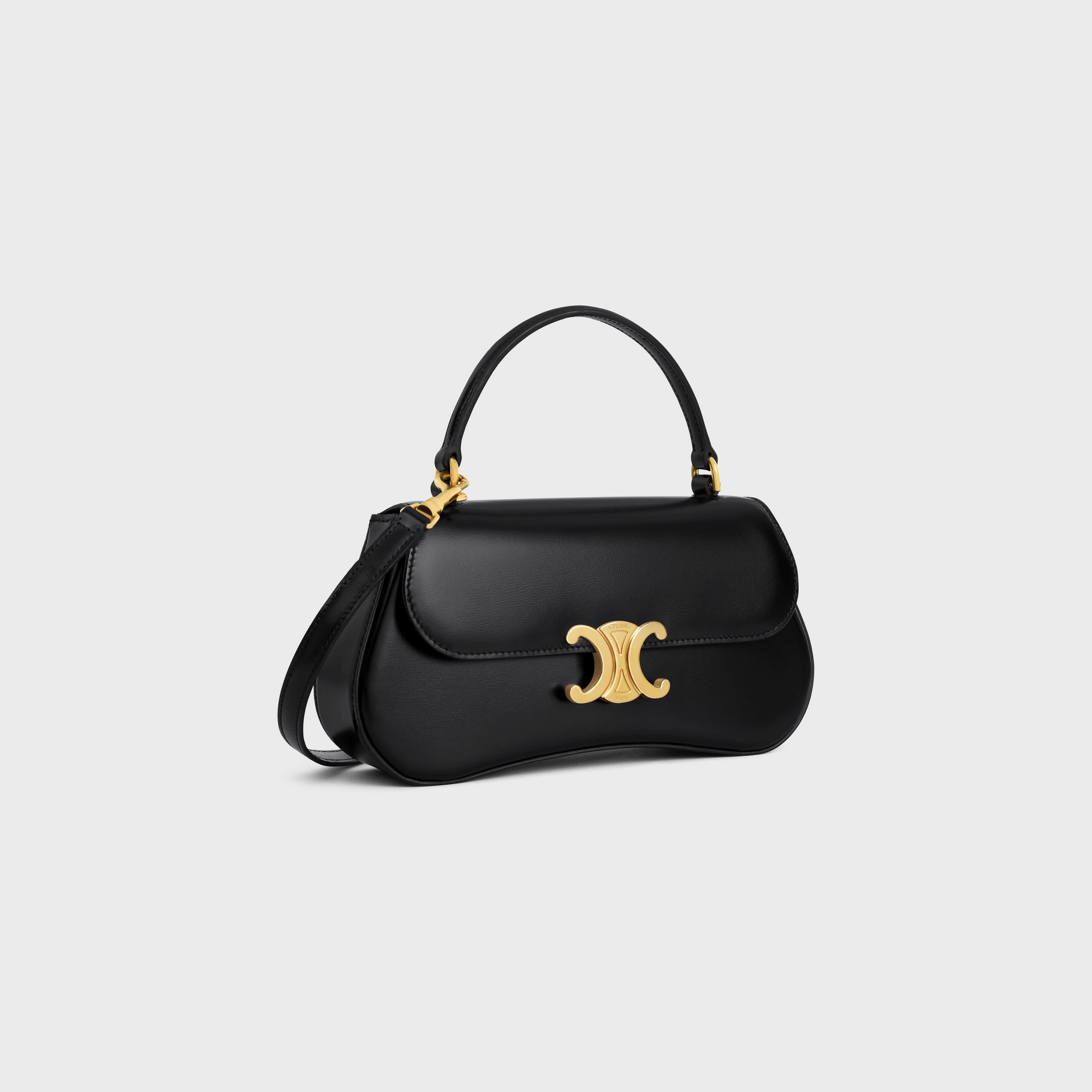 Teen CELINE Lola黑色亮澤牛皮革手袋。NT$94,000(CELINE提供)