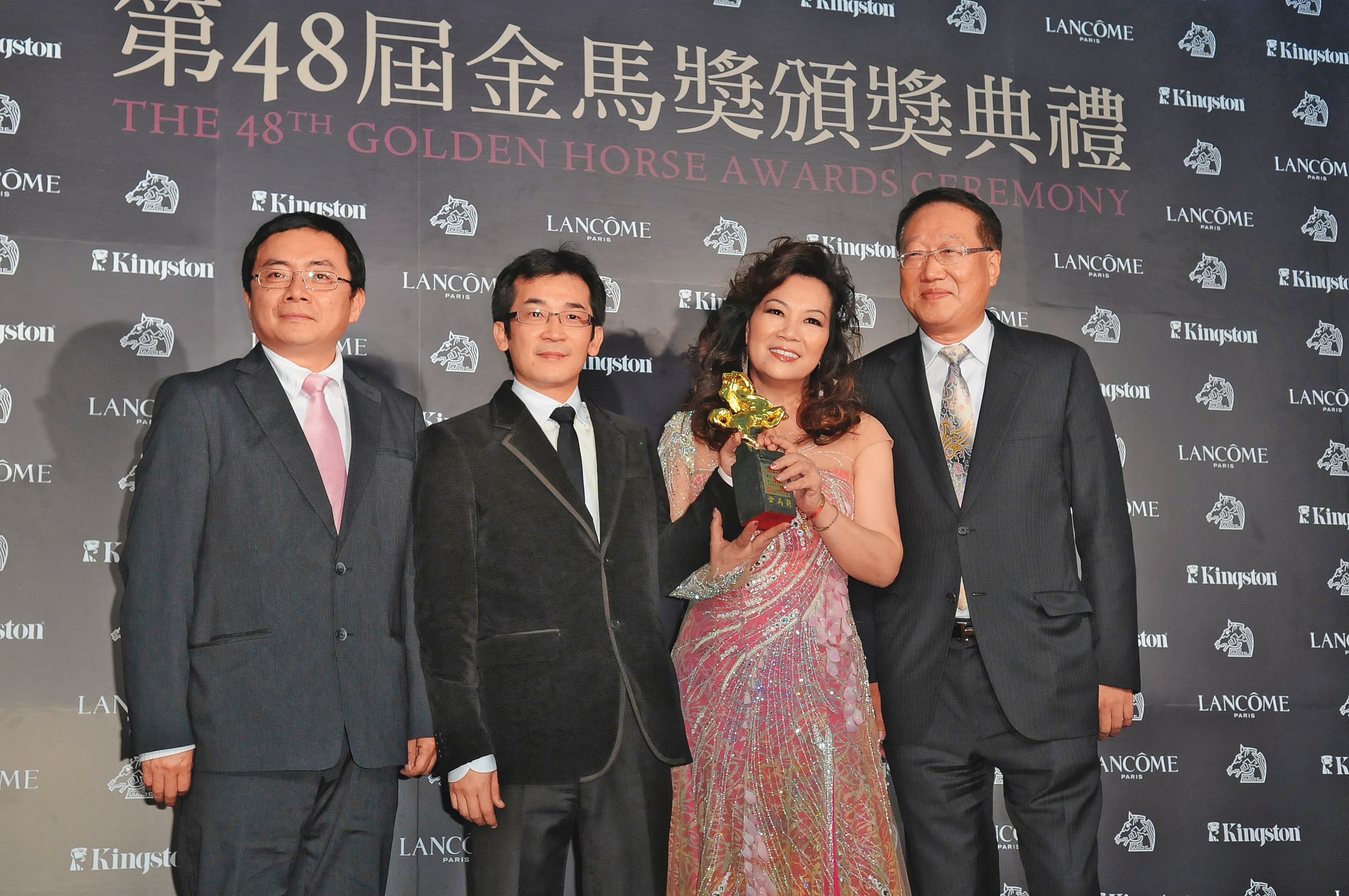 魏德聖(左二)和郭台強(右一)合作的《賽德克‧巴萊》,成為第48屆金馬獎大贏家。