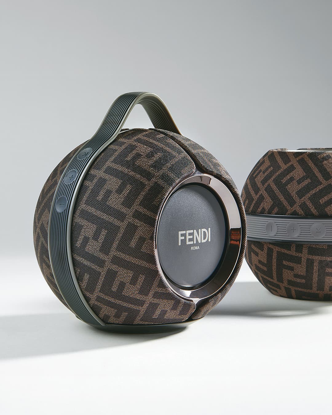FENDI x DEVIALET Mania便攜式音響。NT$ 97,800(FENDI提供)