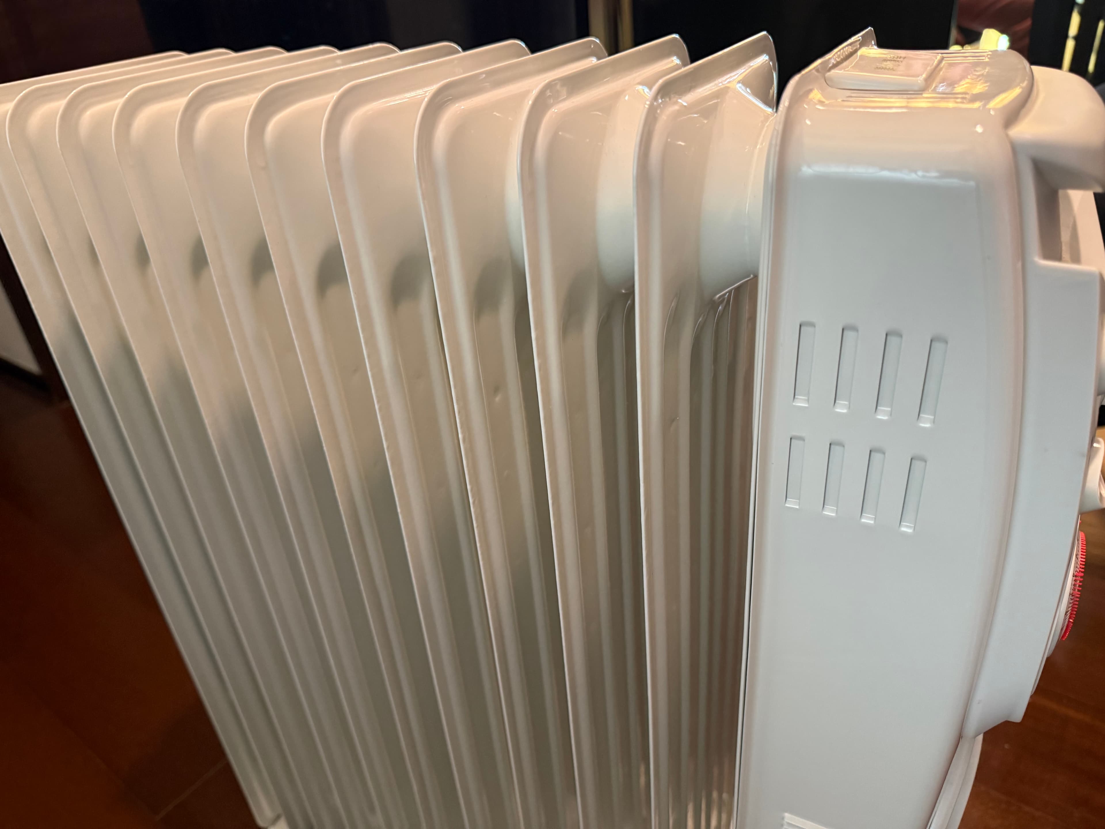 葉片式電暖器比較安靜,且不會有過熱、燙傷的問題。(民眾提供)