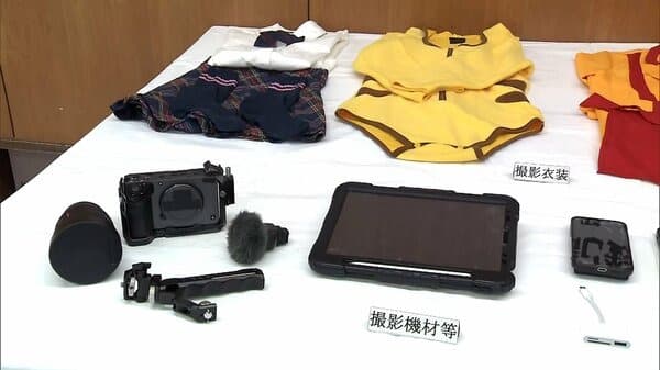 警方搜出道具服與攝影器材。(翻自X平台)
