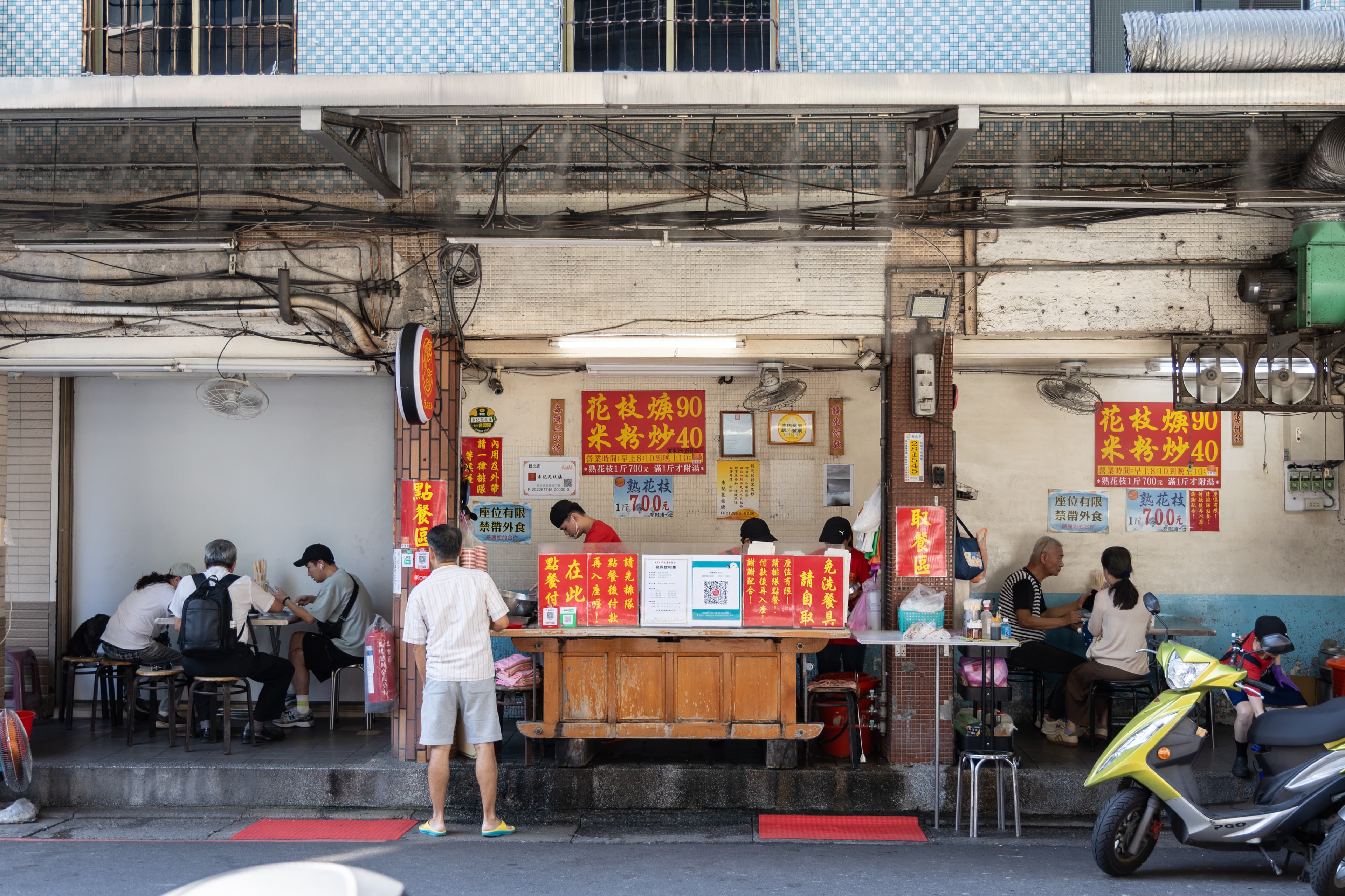 三重的「朱記花枝羹」是許多在地人從小吃到大的老字號。(鄭祺耀攝)