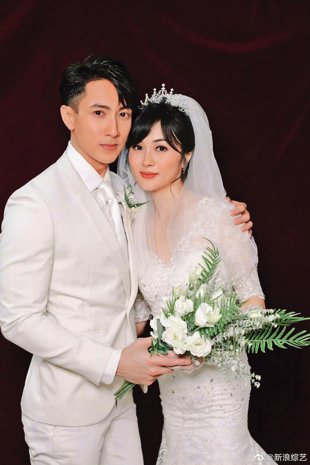 吳尊和隱婚的妻子林麗瑩一度因偶像身分無法公開。(翻攝自吳尊微博)
