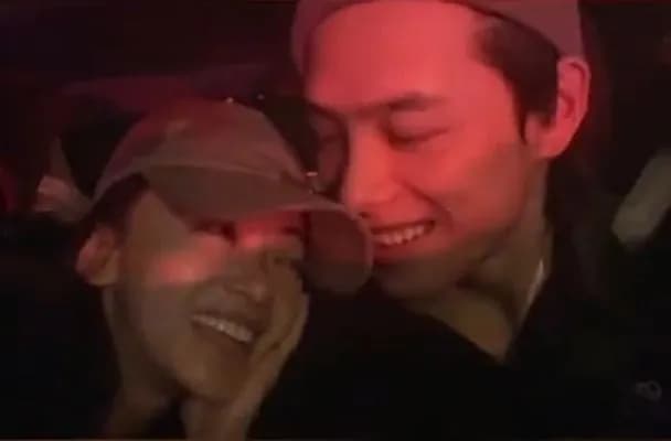 洪堯曾手滑貼出2人親密貼臉照。(網路圖片)