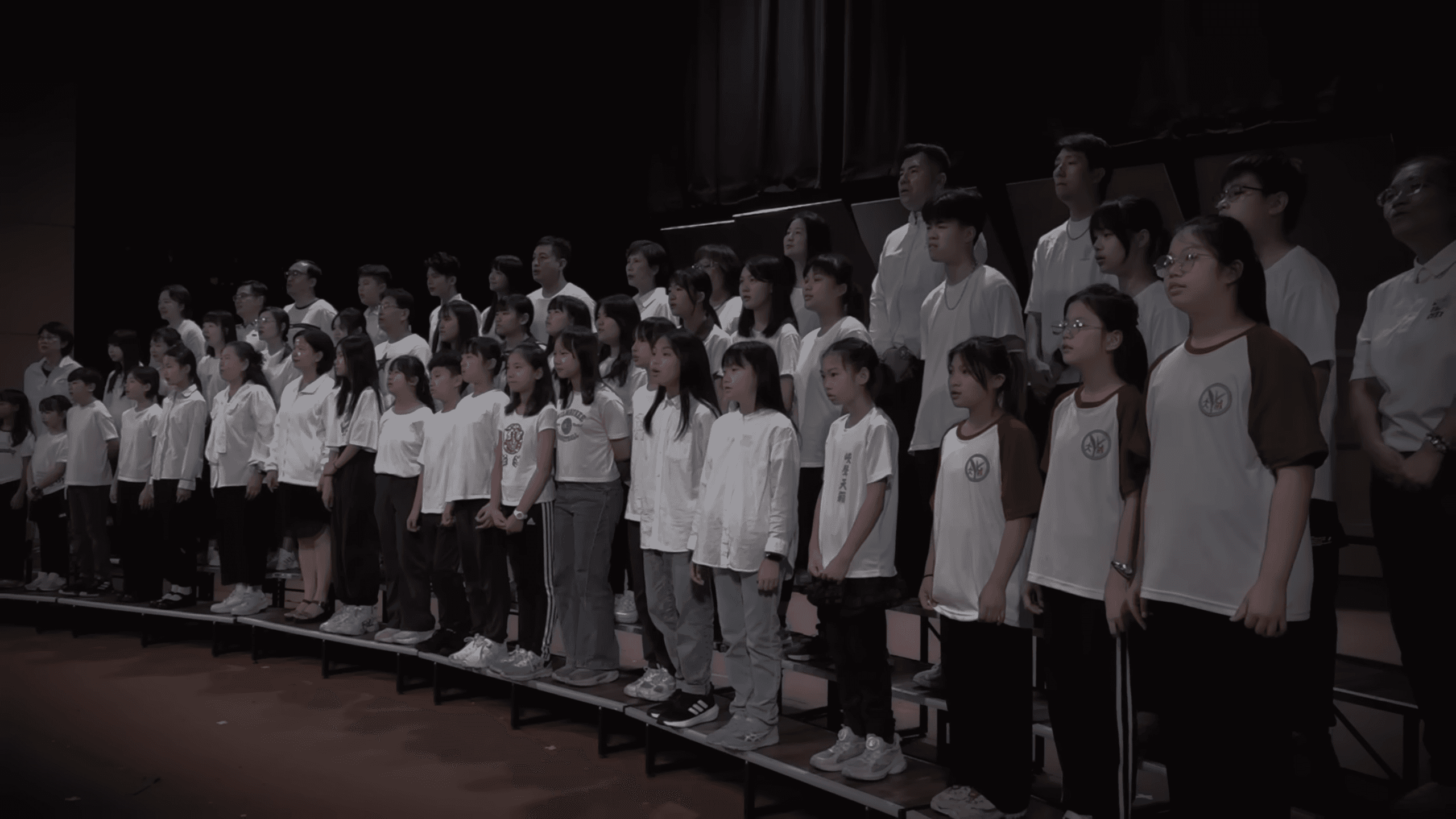 「我們用音樂走過傷痛」三峽學生合唱悼念亡者,歌聲力量十分溫暖。(翻攝自YouTube @新北市安溪國民中學)