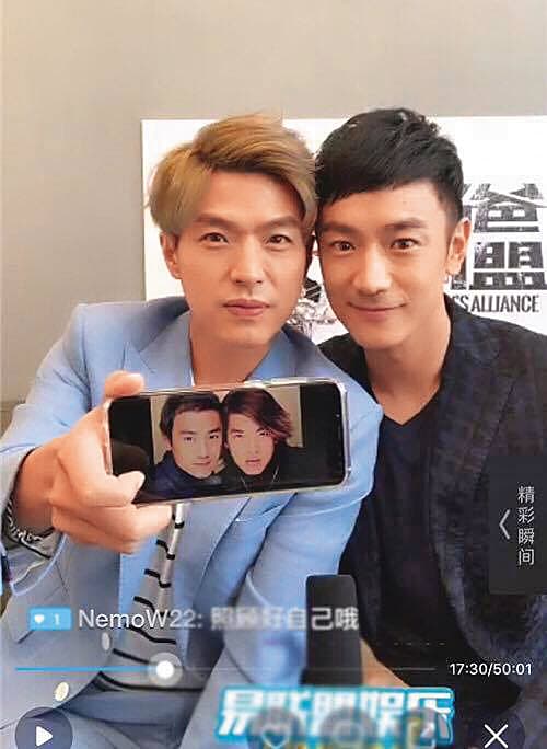 林佑威(右)曾跟李威 (左)一起組成男團 「WEWE」。(翻攝自林佑威臉書)