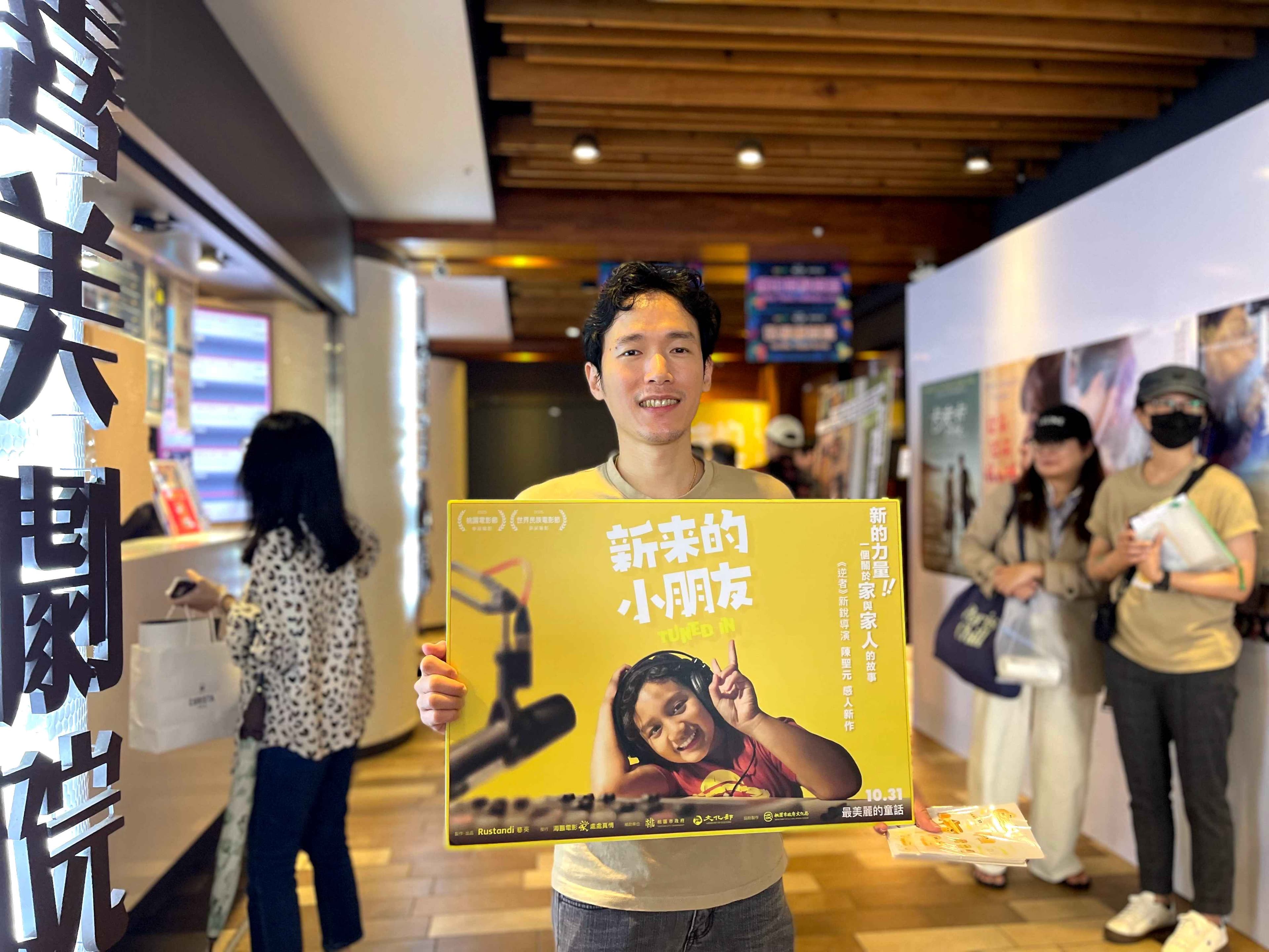 印尼裔台灣導演陳聖元繼《逆者》後推出第二部紀錄長片,透過活潑男孩約翰的視角,電影展現台灣對移民的包容。(海鵬提供)
