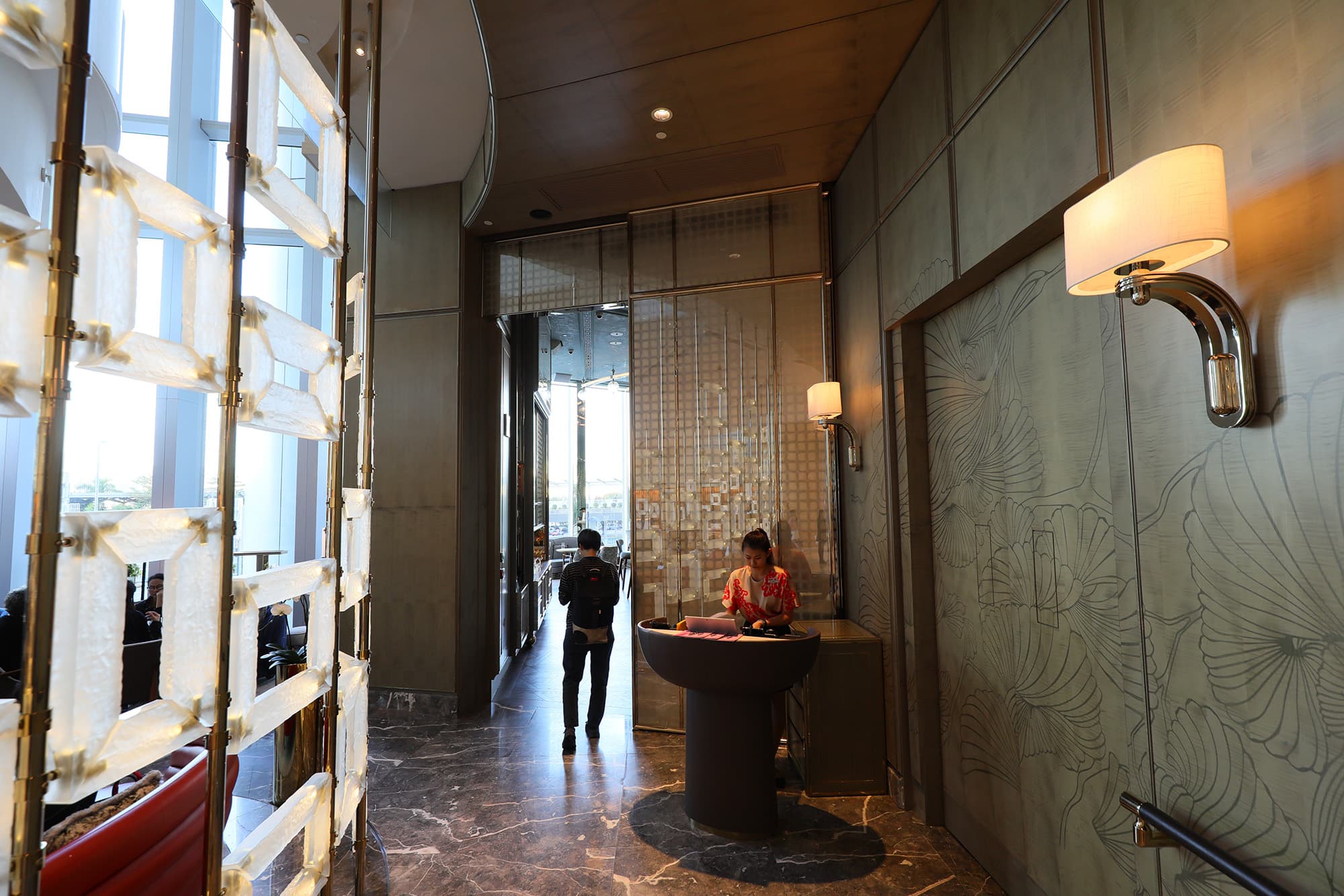 「Argo」位於香港四季酒店大廳旁。