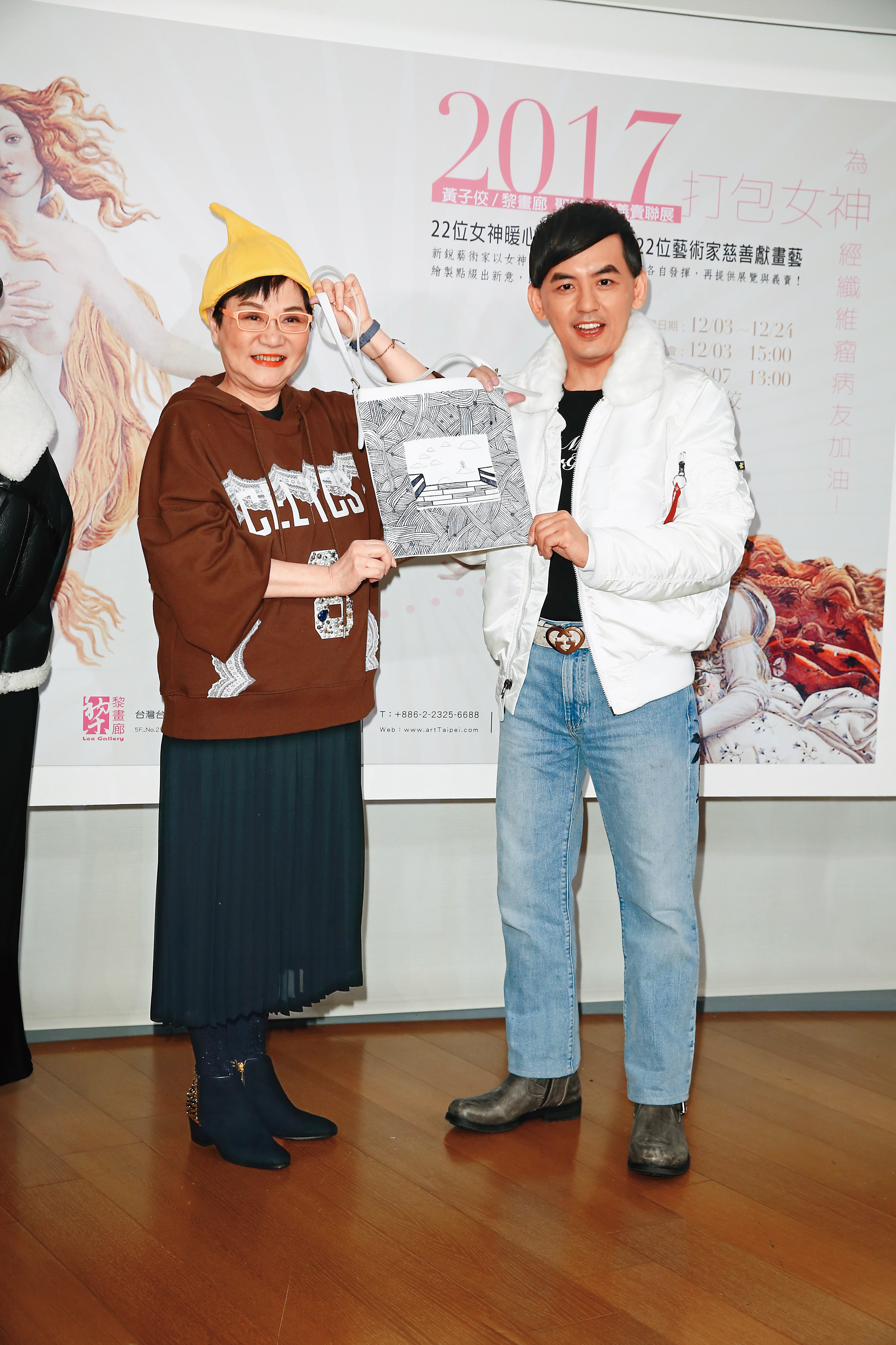 張小燕(左)將黃子佼(右)當成兒子愛護,徒弟醜聞爆發至今,張小燕不願說一句重話。