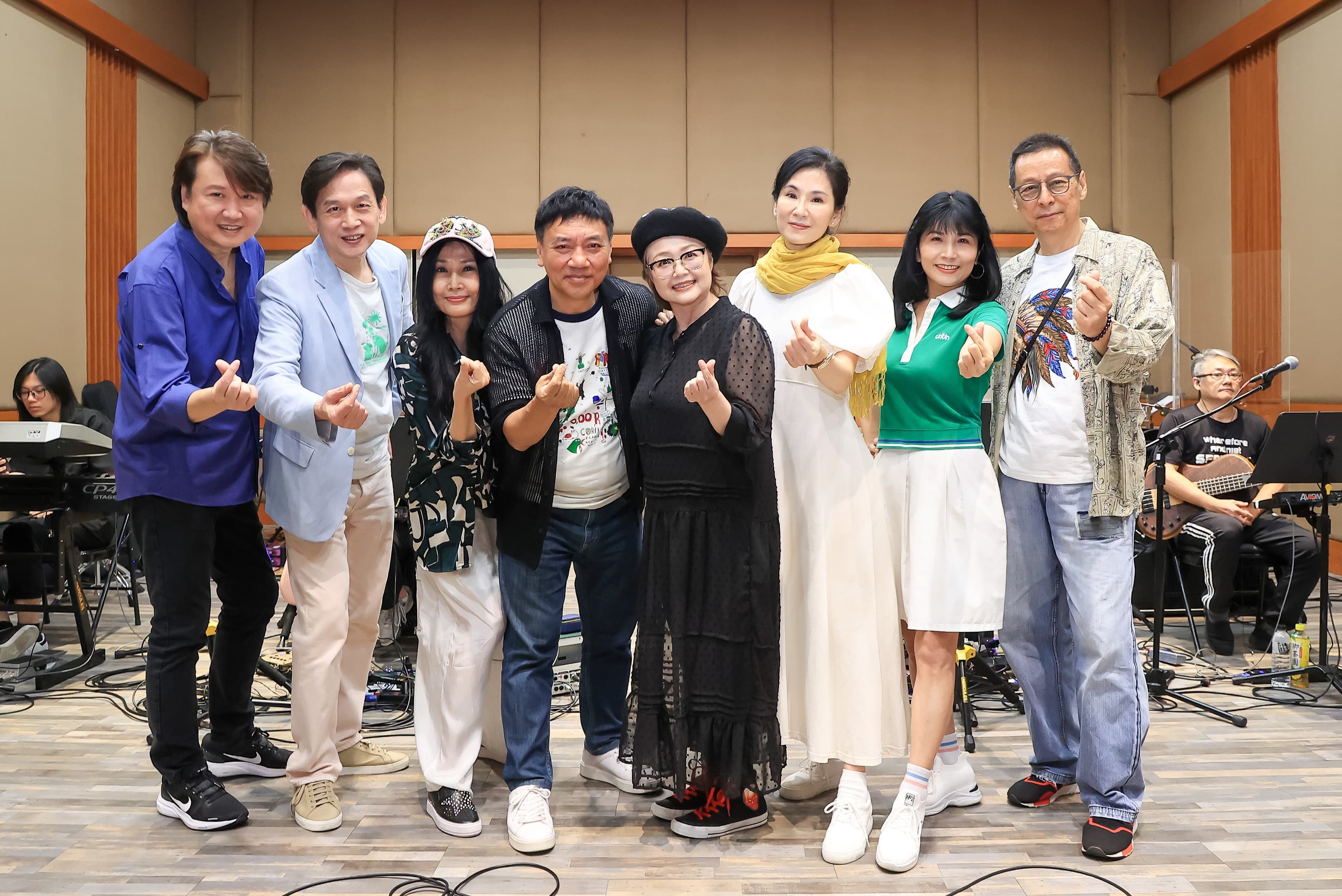 民歌「四王四后」將於5月12日在台北TICC舉辦《民歌康乃馨》演唱會。(聯合數位文創提供)
