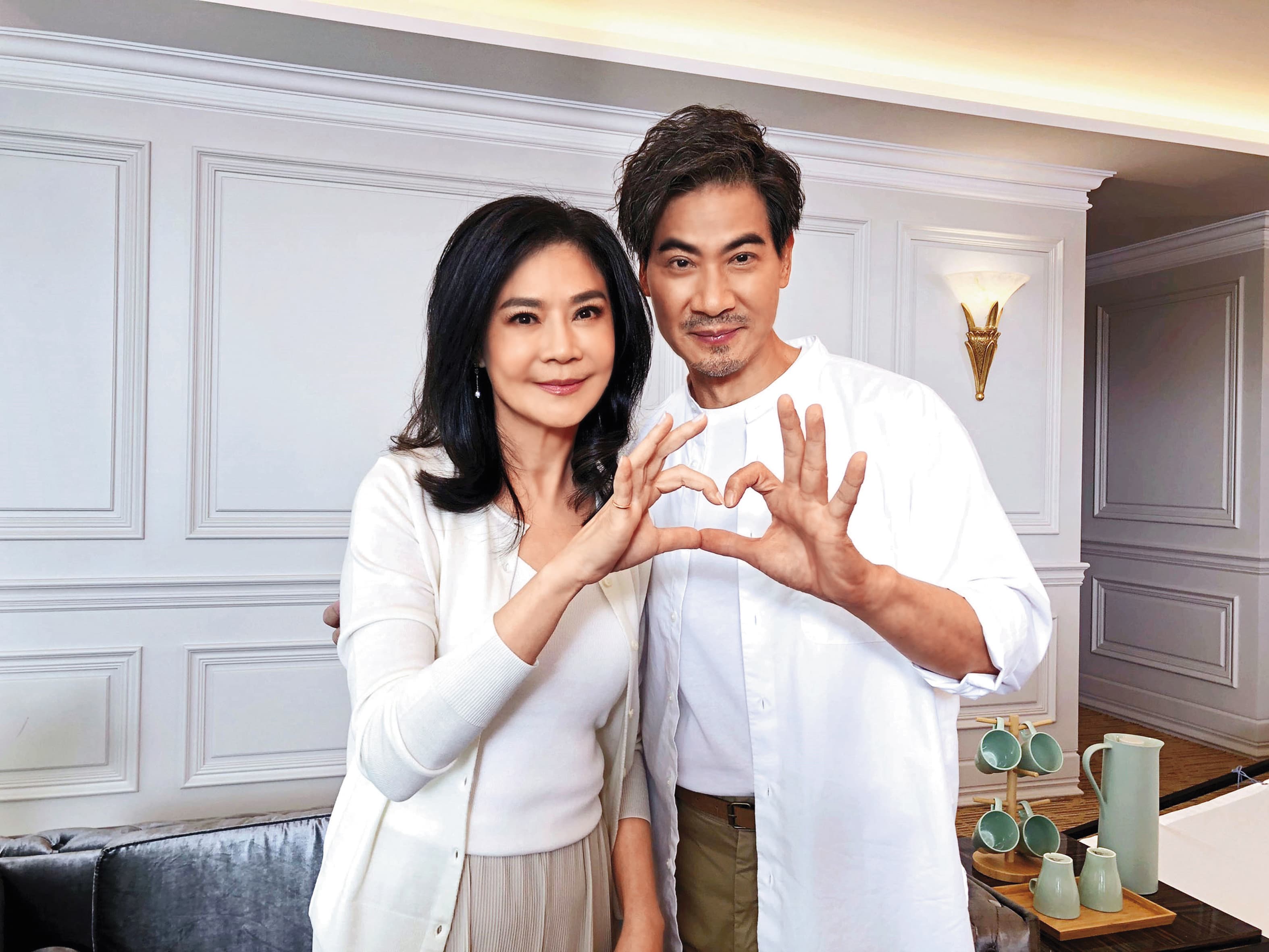 4年前,翁家明、俞小凡合體代言,夫妻倆興趣嗜好雖不大相同,也各忙各的,但檯面上相安無事。(民視提供)