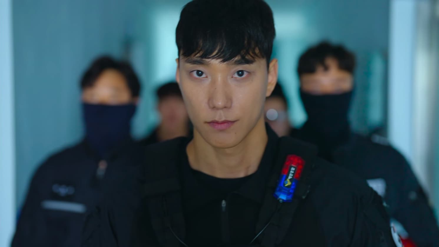 朴民奎是韓國海洋警察廳的救援隊隊員,是由韓國海洋警察廳內部挑選後推派的成員。(翻攝自Netflix)