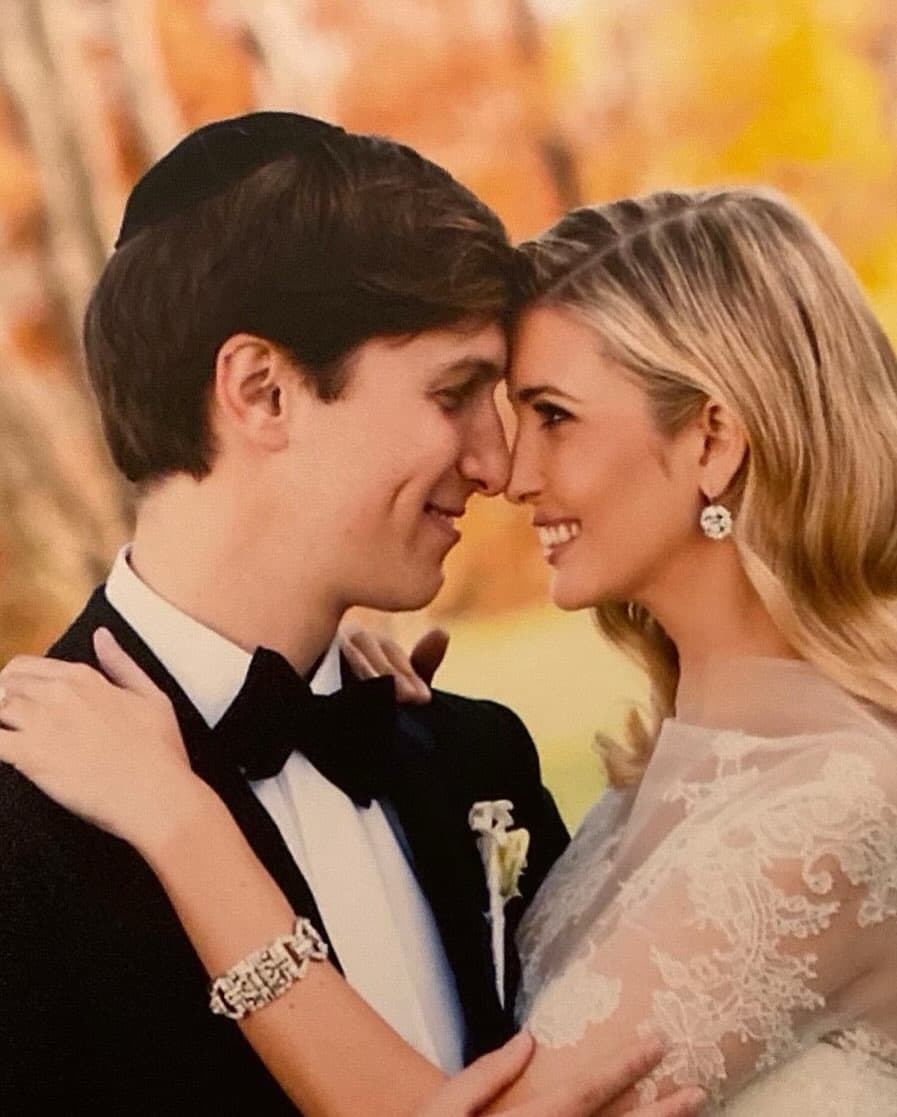 伊凡卡貼出與老公當年的結婚照,慶祝結婚14週年。(翻攝Ivanka Trump IG)