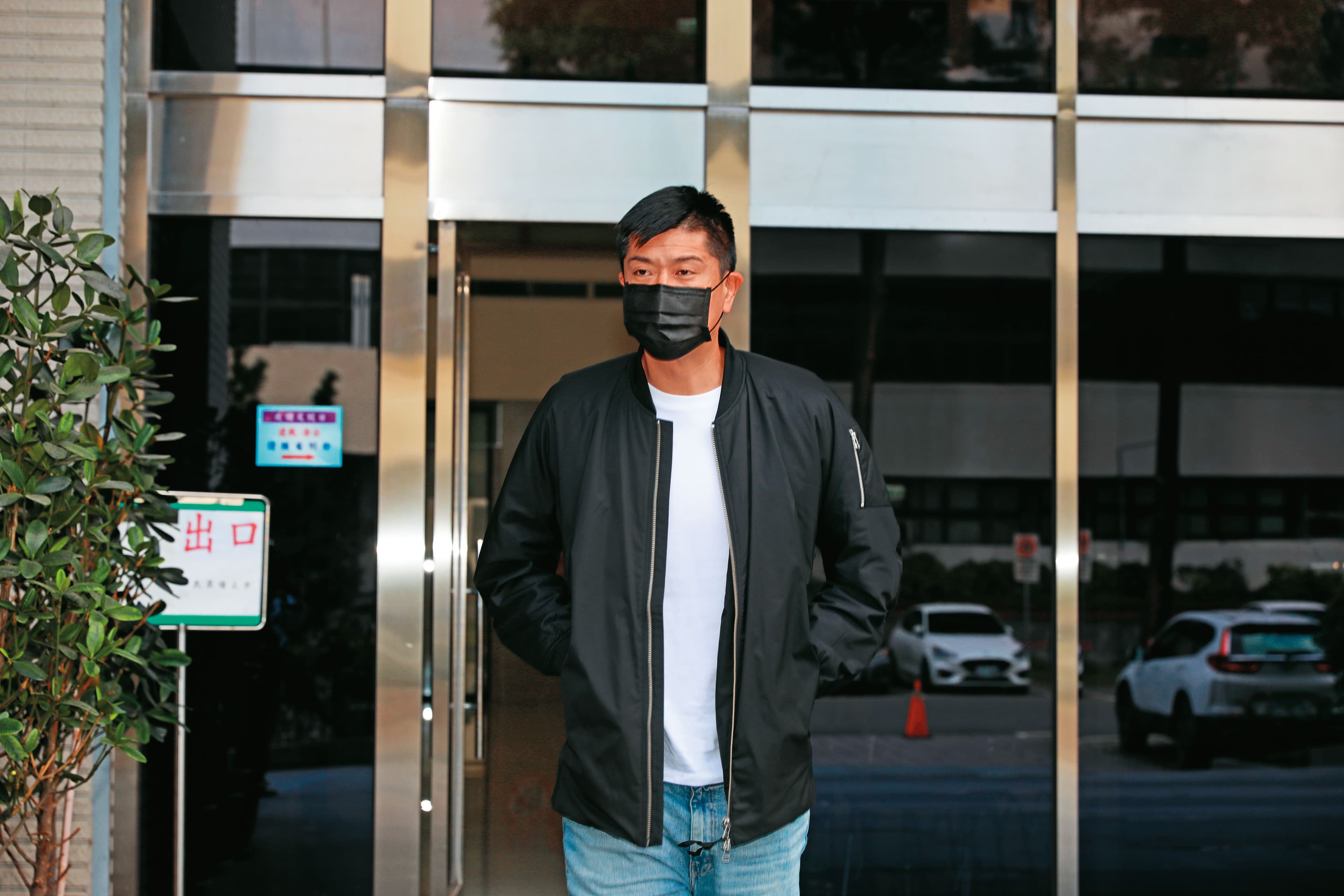 裕隆隊現任教練李啟億出庭作證,協助釐清球員是否有依照指示執行戰術。