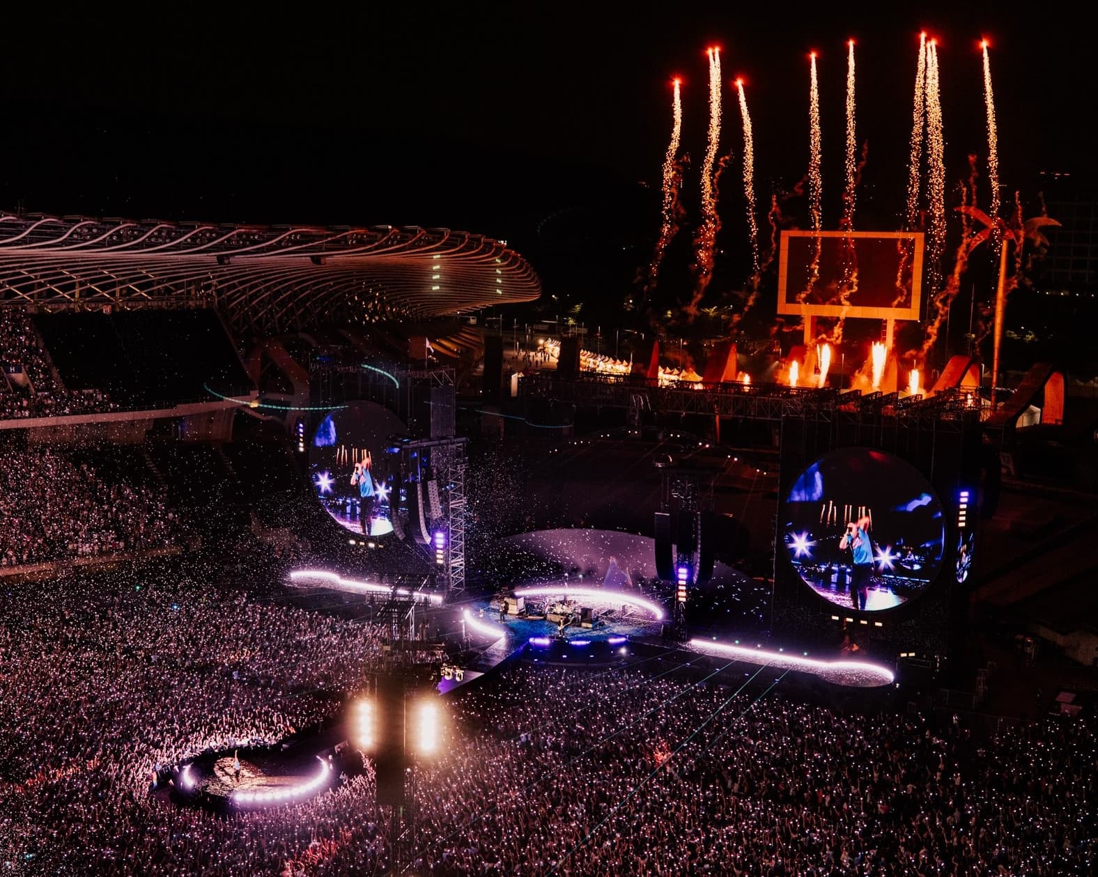 去年11月,在容納八萬人的高雄體育場舉辦的Coldplay演唱會,指名必應硬體統籌。(翻攝Coldplay Twitter)
