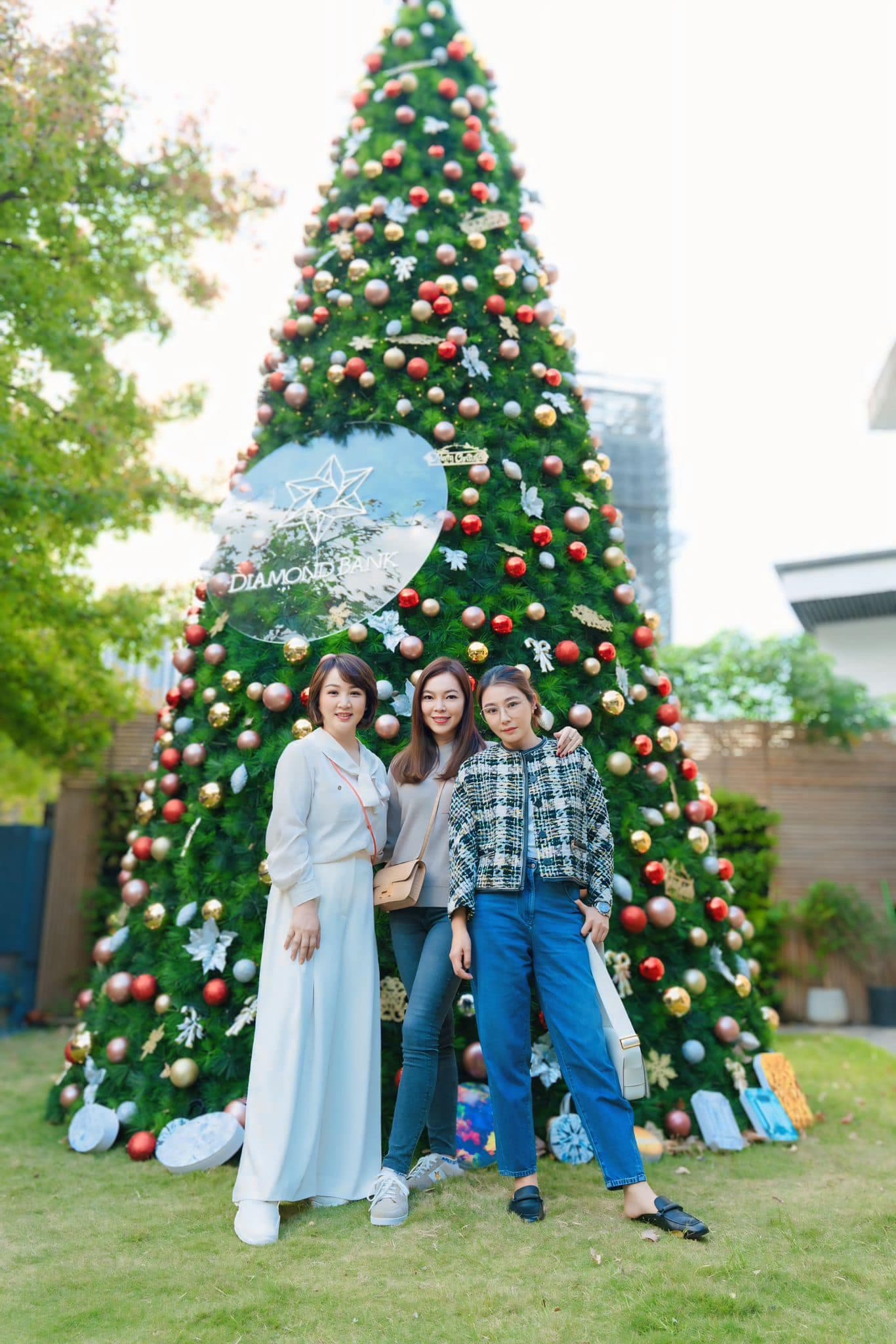 郁方(左起)、曾馨瑩、陳怡蓉合照。(翻攝好門媳婦的秘密生活郁小方臉書)