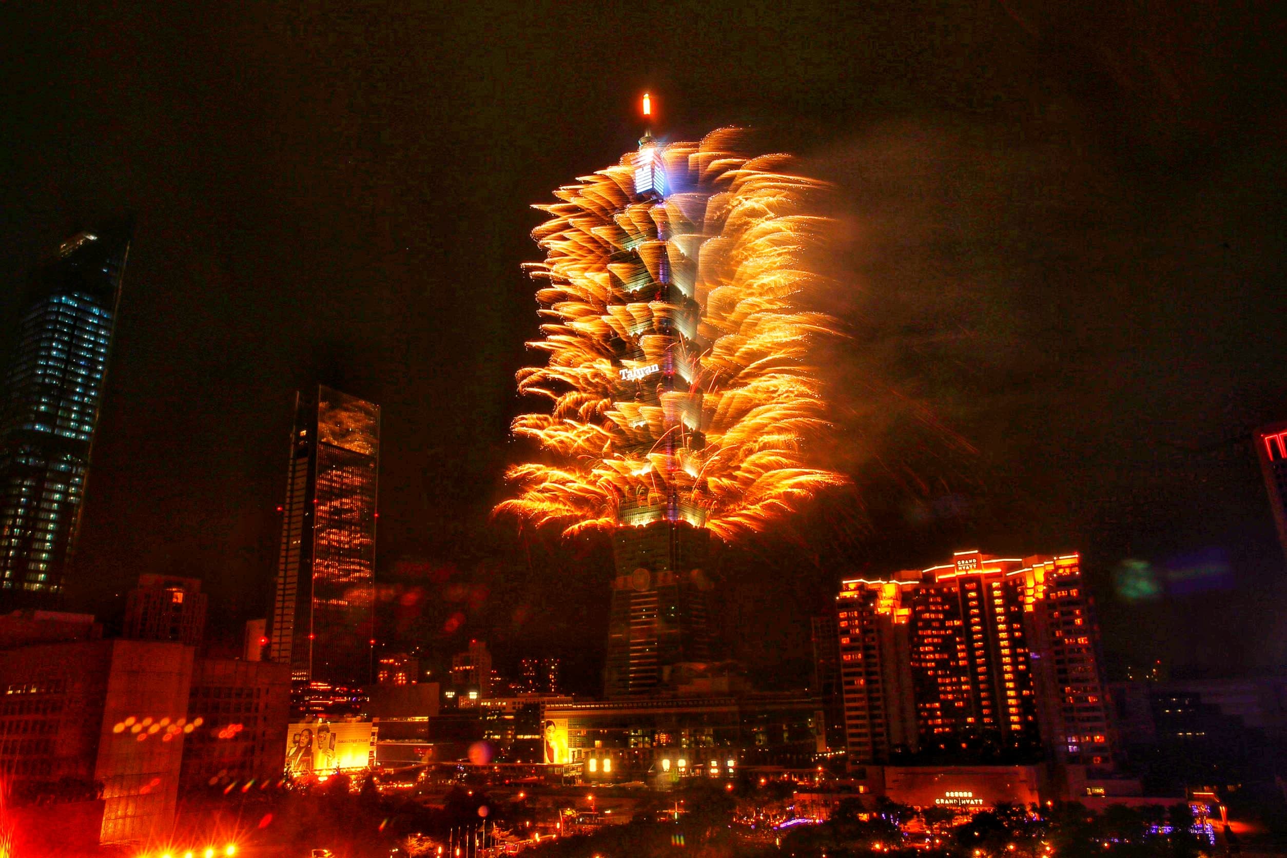 今年台北101煙火線條清楚可見。