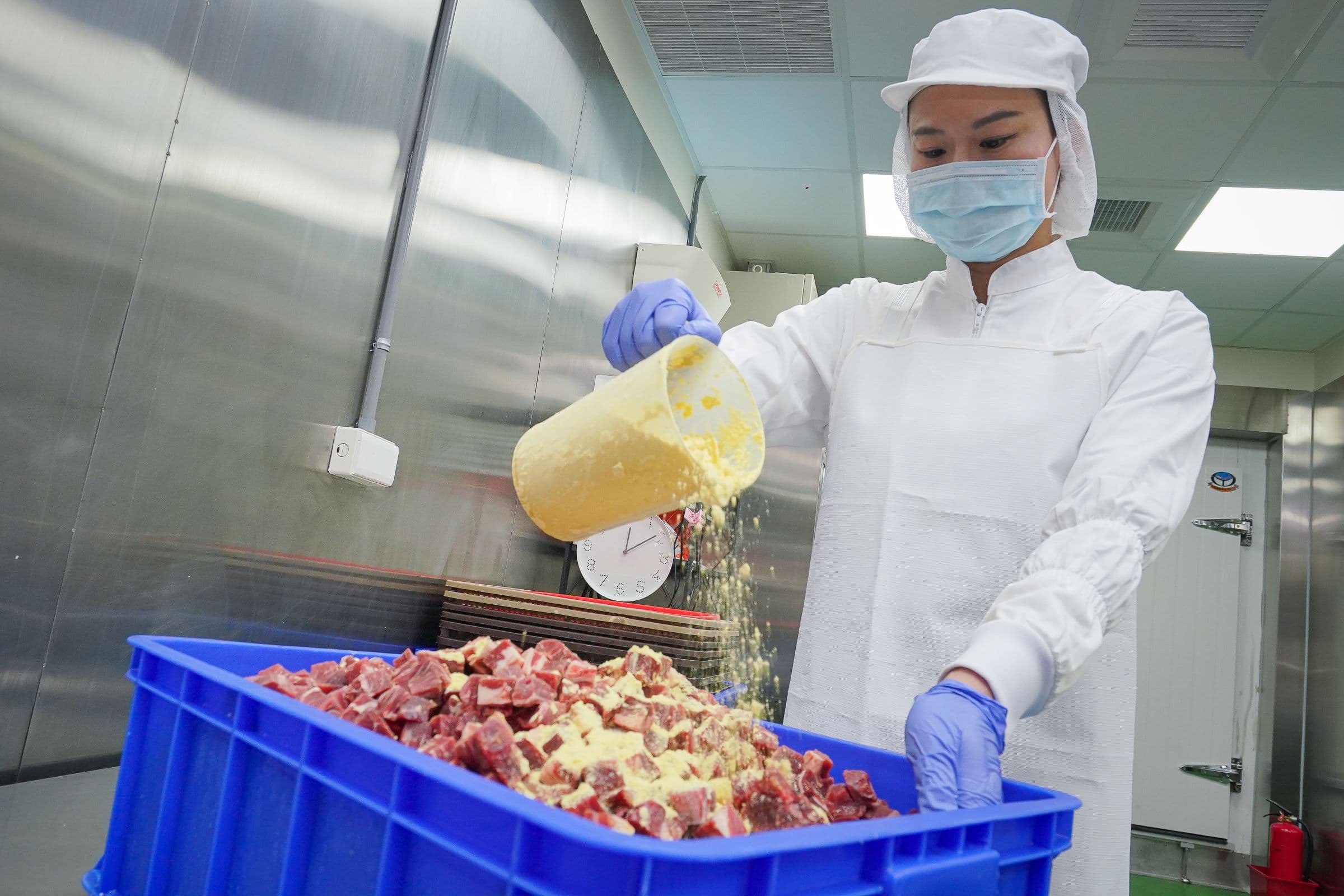 陳妍霖採用美式速食店炸雞粉供應商的調味粉為基底,開發出自家醃粉,再結合數十種漢方自製出烤肉粉,形成獨家串燒調味配方。