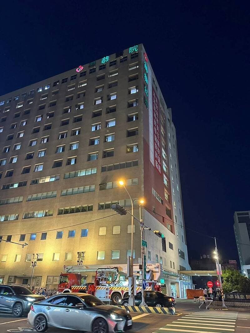 苗栗為恭醫院20日晚間發生墜樓事件。(消防提供)