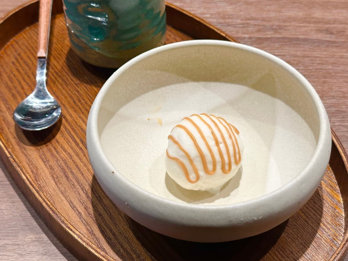 甜點「冰淇淋」充滿清爽乳香,帶點味醂甜味和淺淺酒氣。