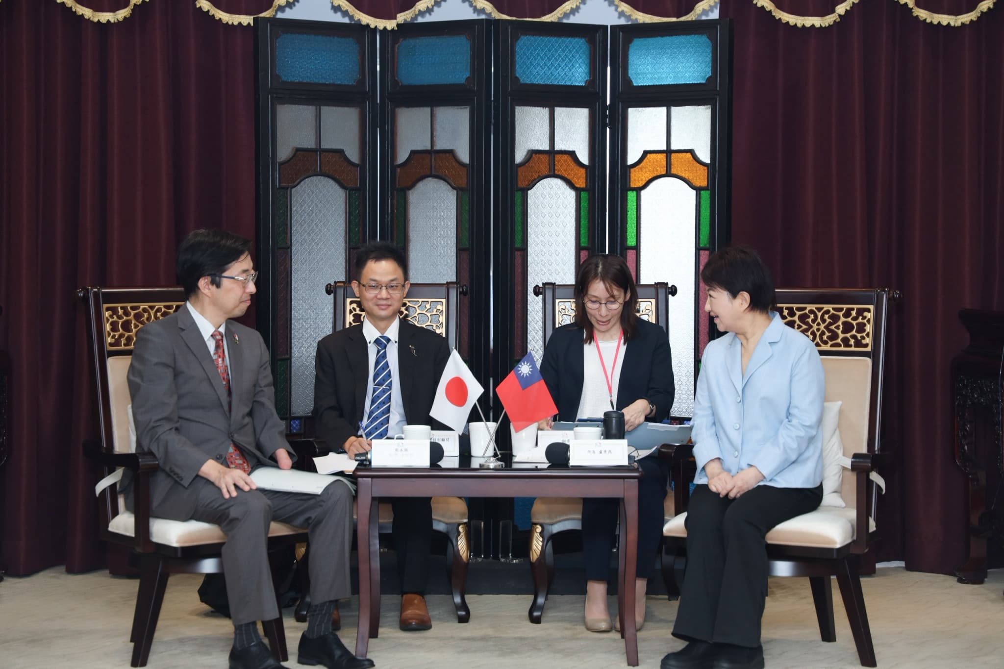 熊本縣知事木村敬（左）今上午到台中市政府拜會台中市長盧秀燕。（台中市政府）