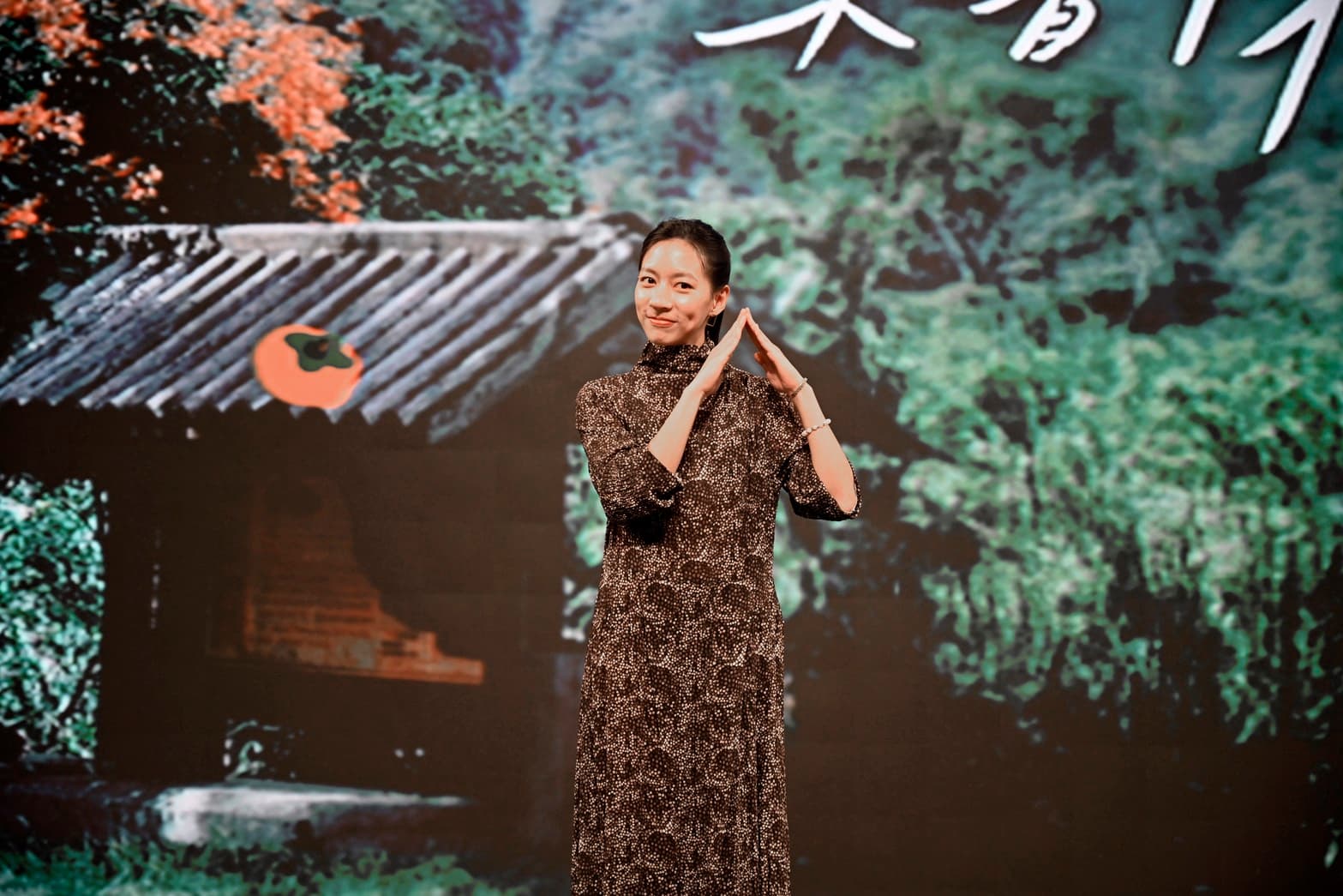 陳妤今天一襲法國設計師品牌Cotélac打扮十分別緻。(大愛提供)