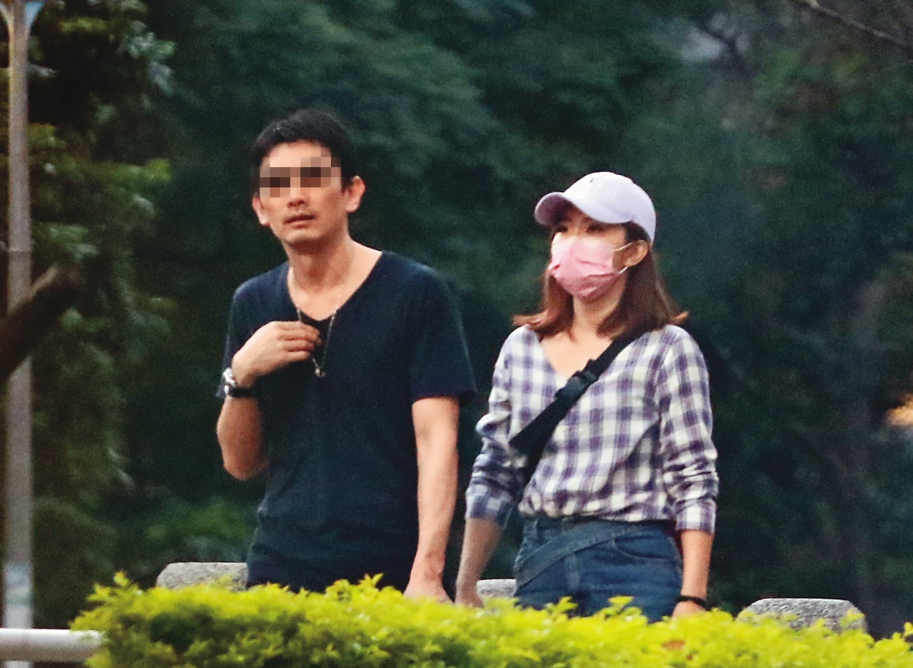 穩交男友(左)5年,謝忻(右)鮮少帶著男友出席活動,因此很多朋友都沒見過謝忻男友本尊。