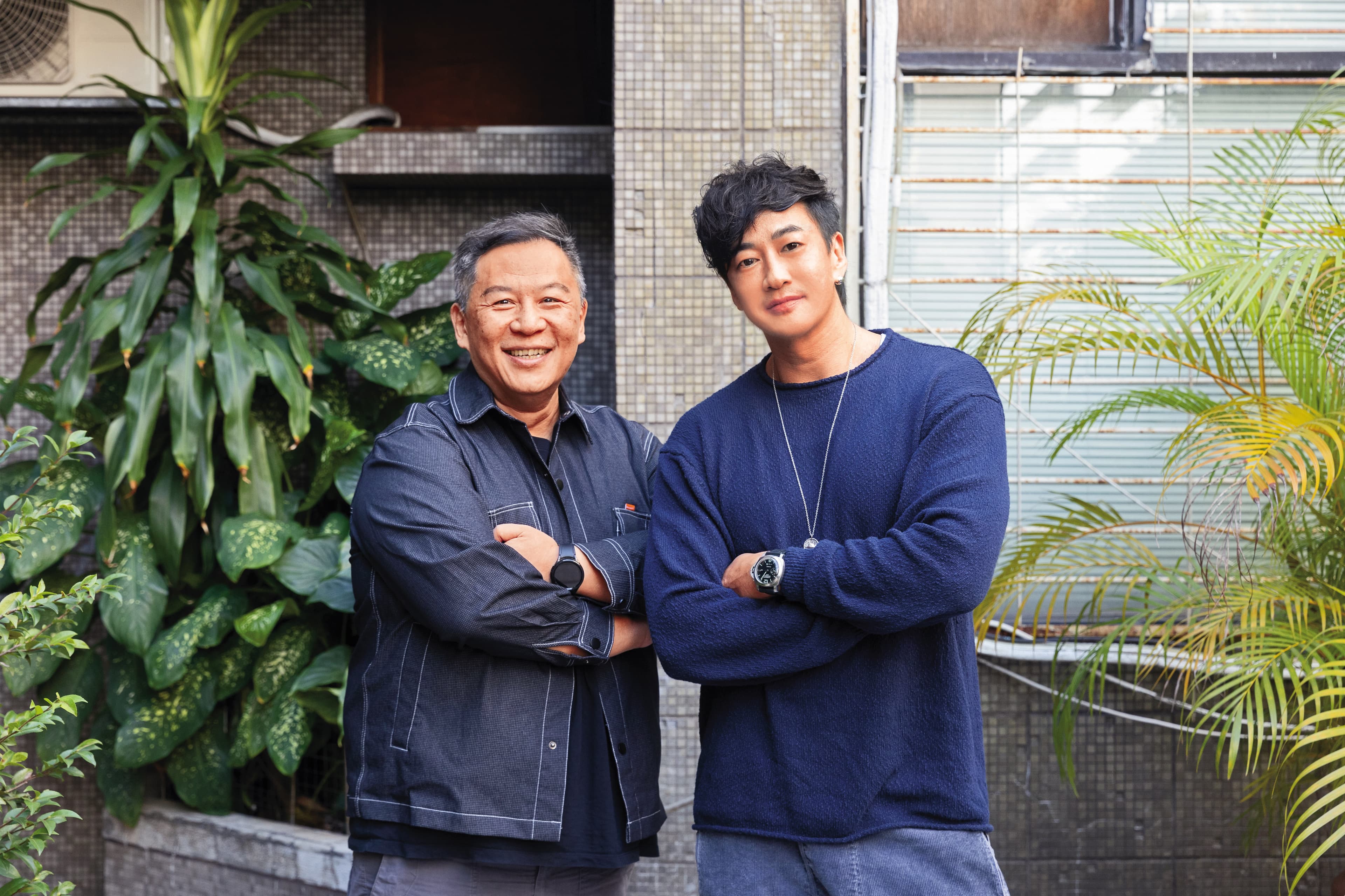 《不如海邊吹吹風》由編導何潤東(右)、製作人揭陽(左)攜手合作。