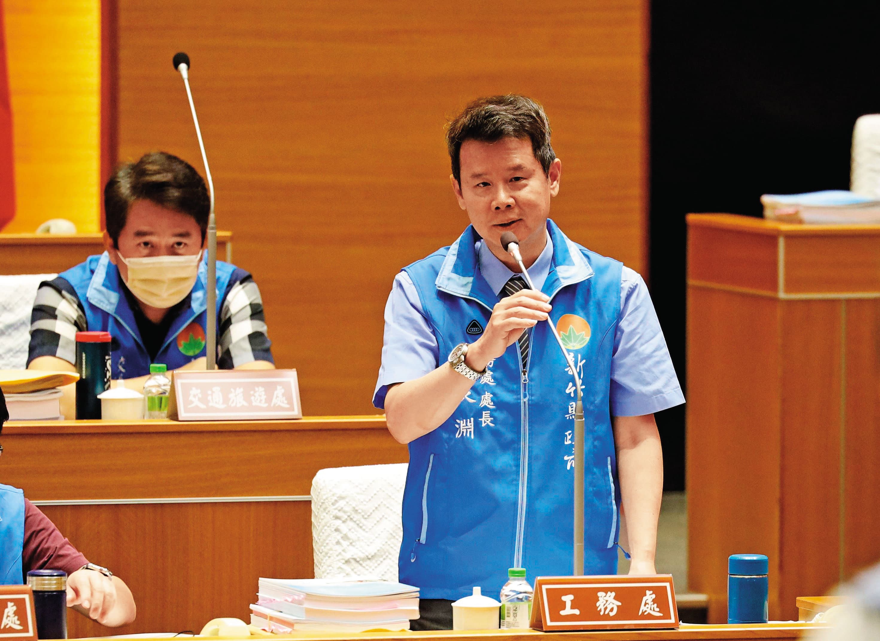 新竹縣議會質詢聚焦豐邑天坑案,時任工務處長江良淵(圖)成為矛頭遭議員砲轟,後來遭檢方聲押禁見獲准。(翻攝新竹縣政府官網)