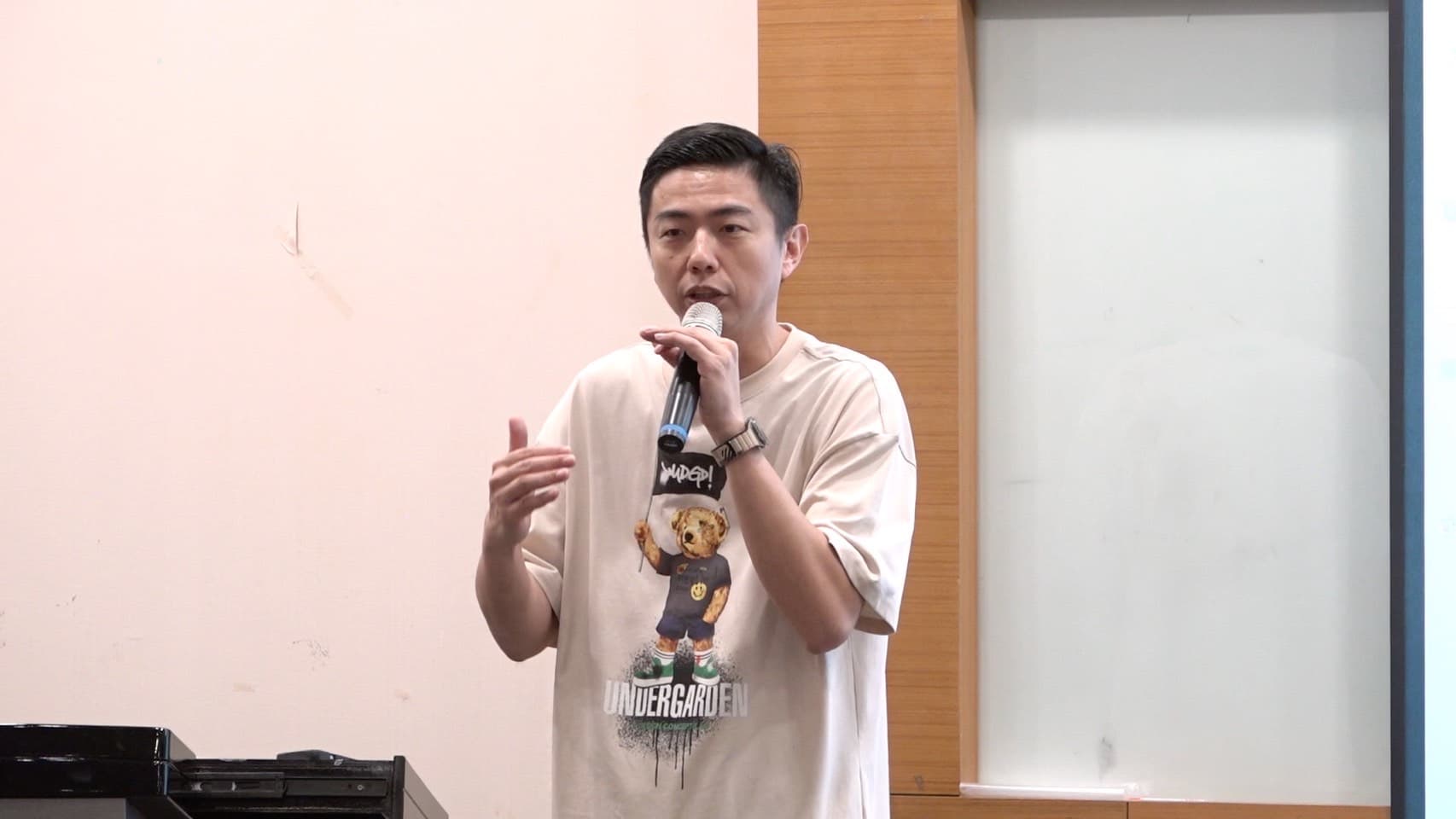 熊爸每次見解都非常讓飼主容易理解,寵物系大學生和網友都封他是台灣第一寵物訓練師。(台北海大提供)