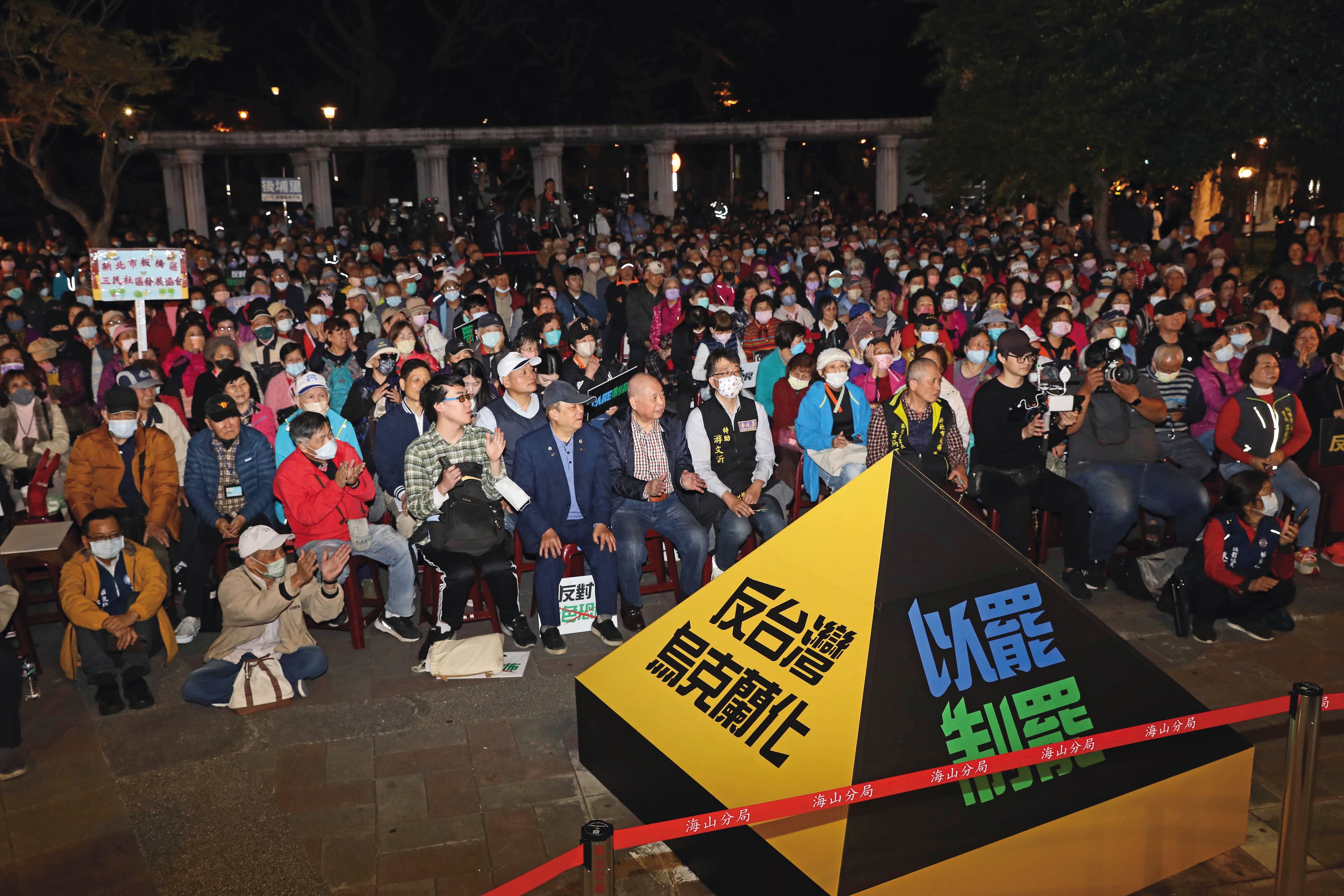 國民黨反制罷免主軸不光只有雙公投，並主張還錢於民，以民生經濟議題與執政黨對打。