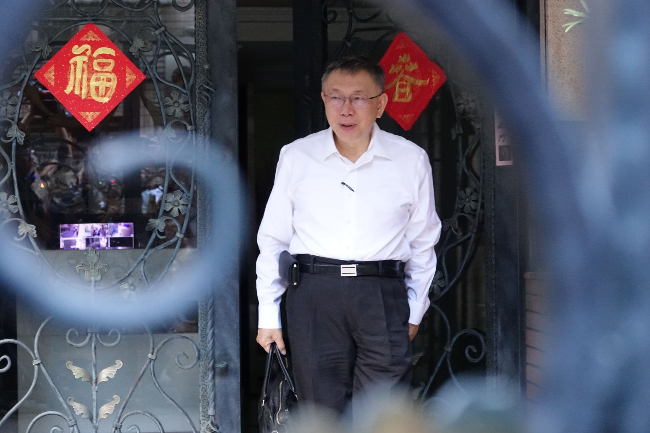 柯文哲今早步出家門。