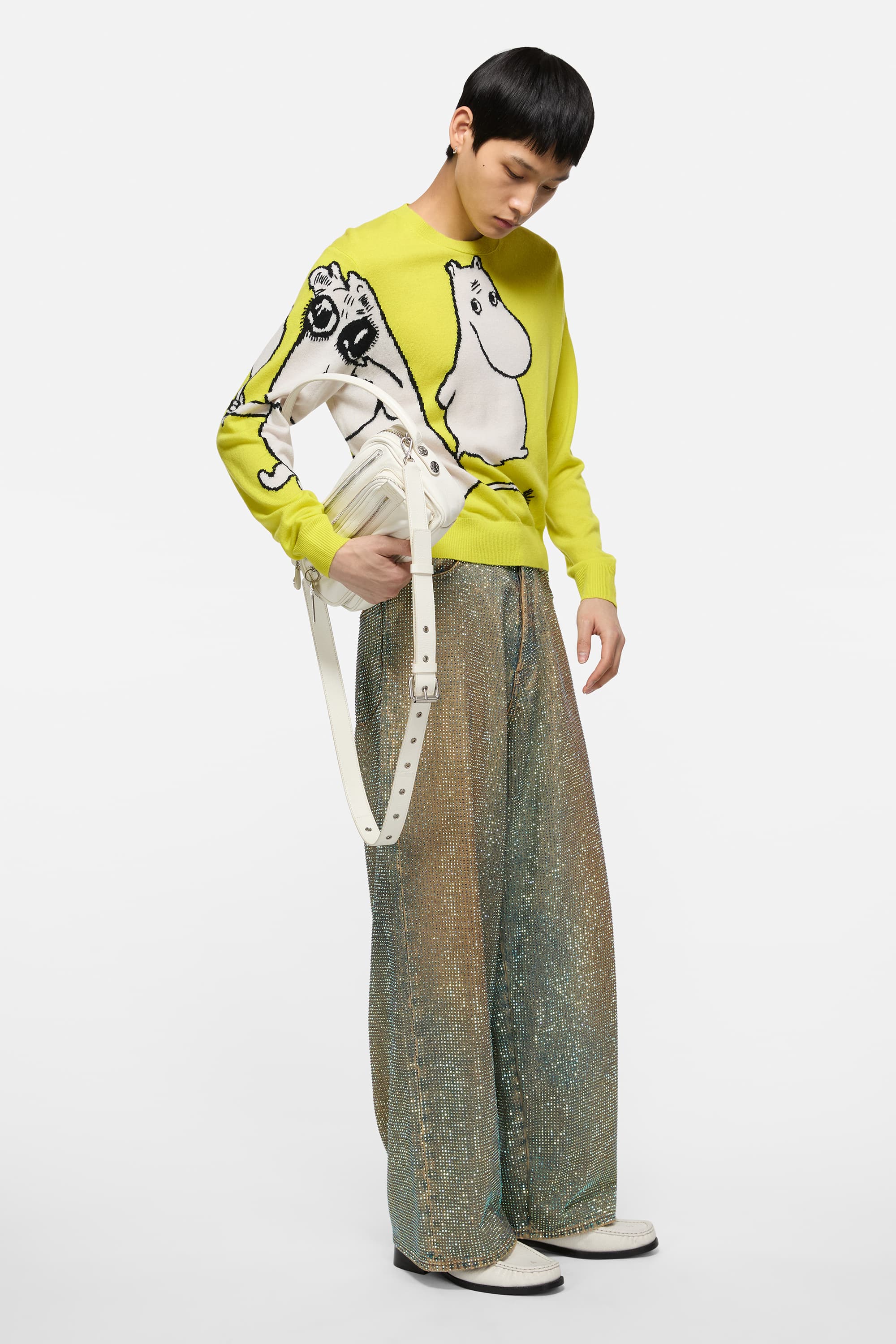 Acne Studios x Moomin酸性黃針織衫。NT$22,500。（藍鐘提供）
