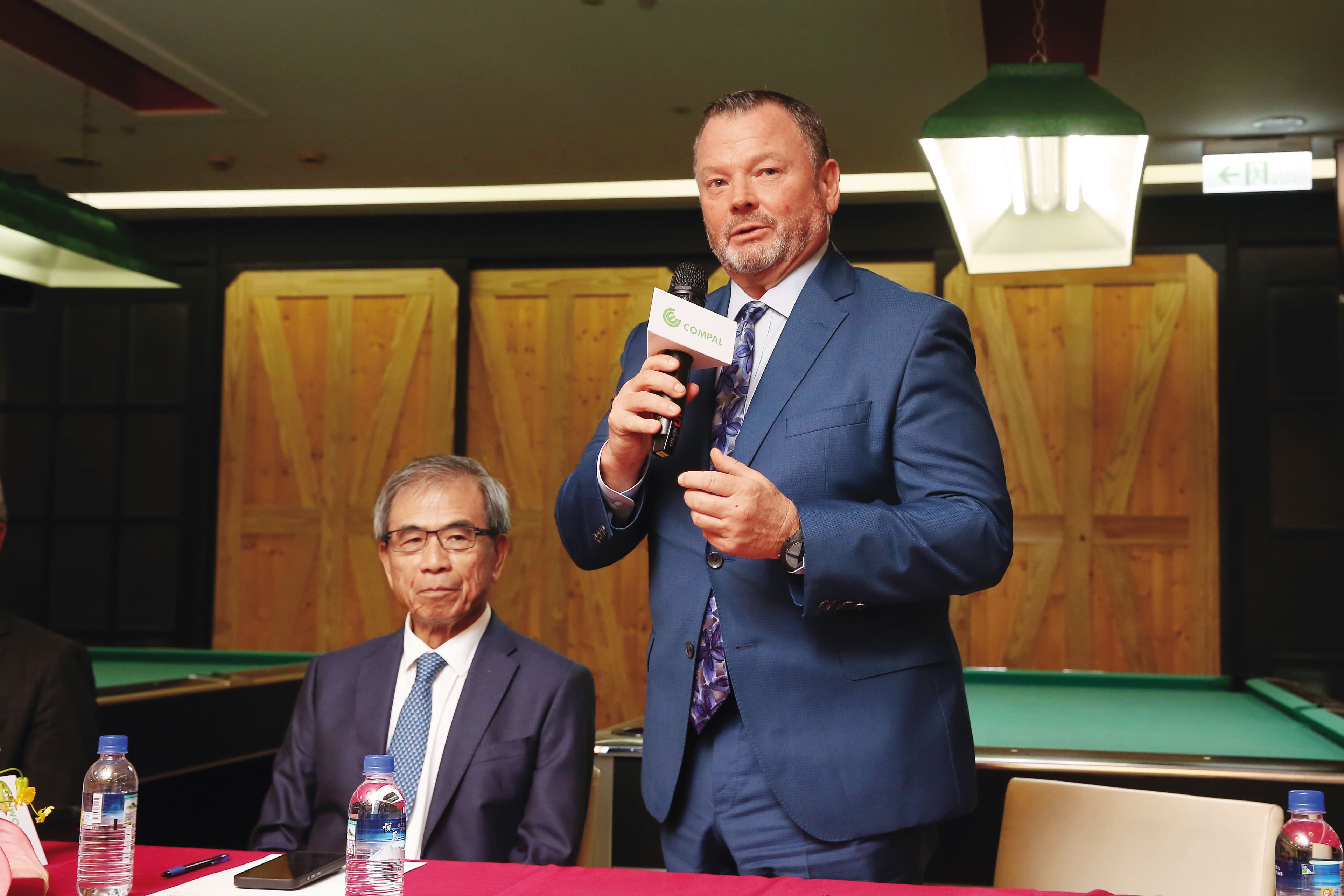 陳瑞聰（左）找來曾在戴爾任職16年的前副總裁Tony（右）擔任仁寶總經理。