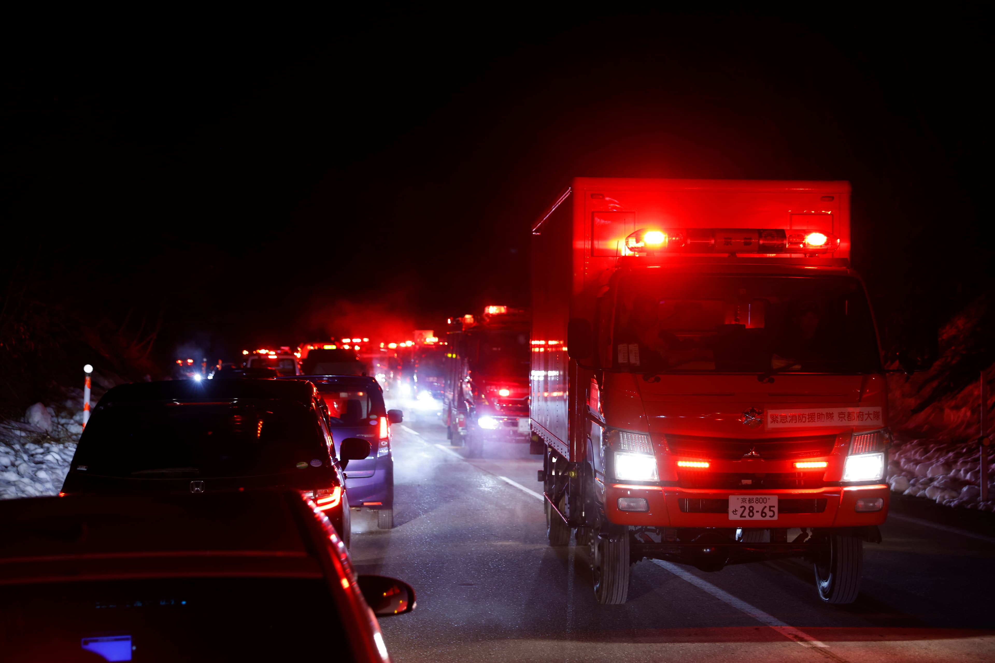 災區隨時可見消防、救護車呼嘯而過。
