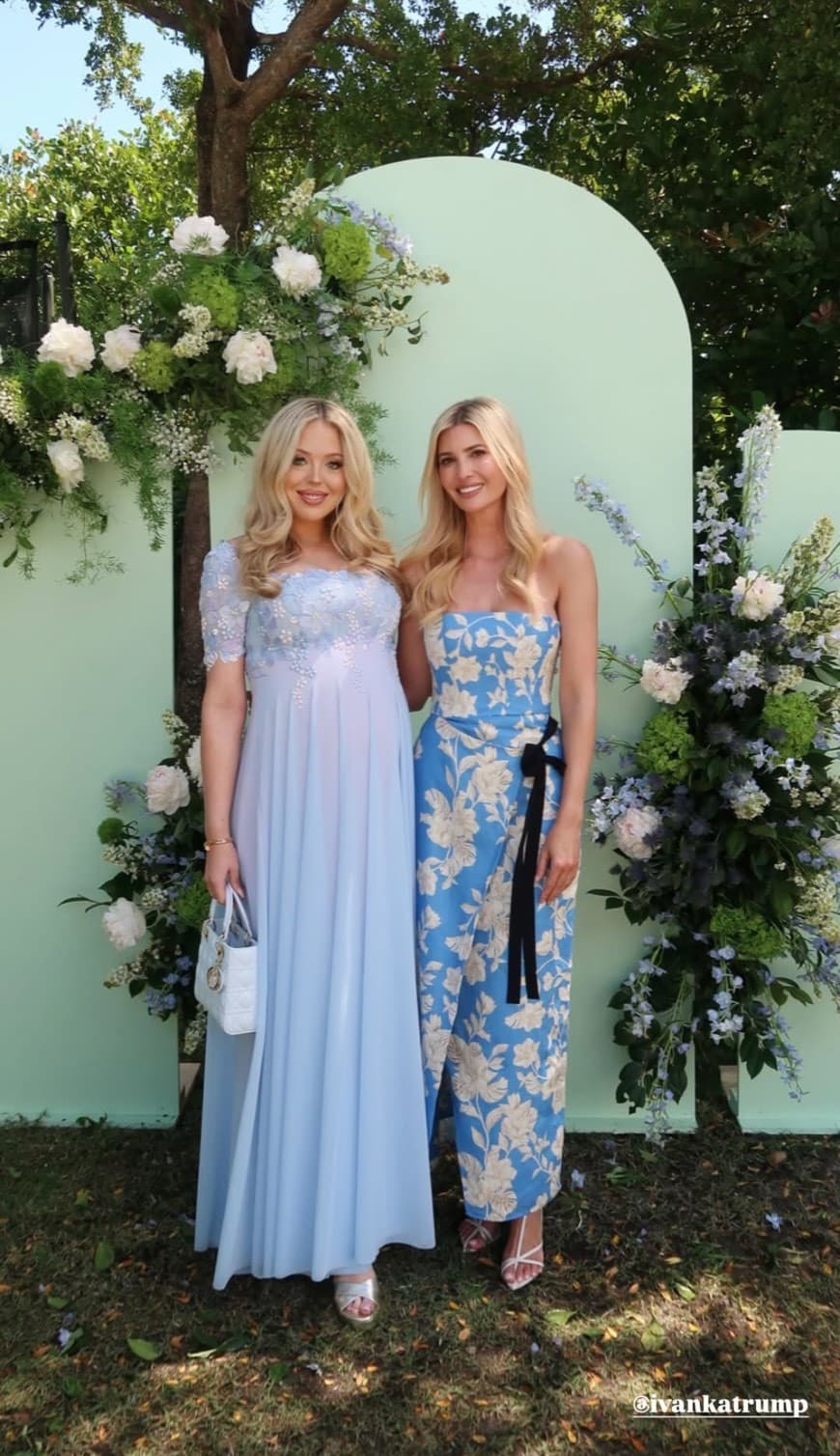 蒂芬妮(左)和伊凡卡(右)姐妹感情相當好。(翻攝ivankatrump IG)