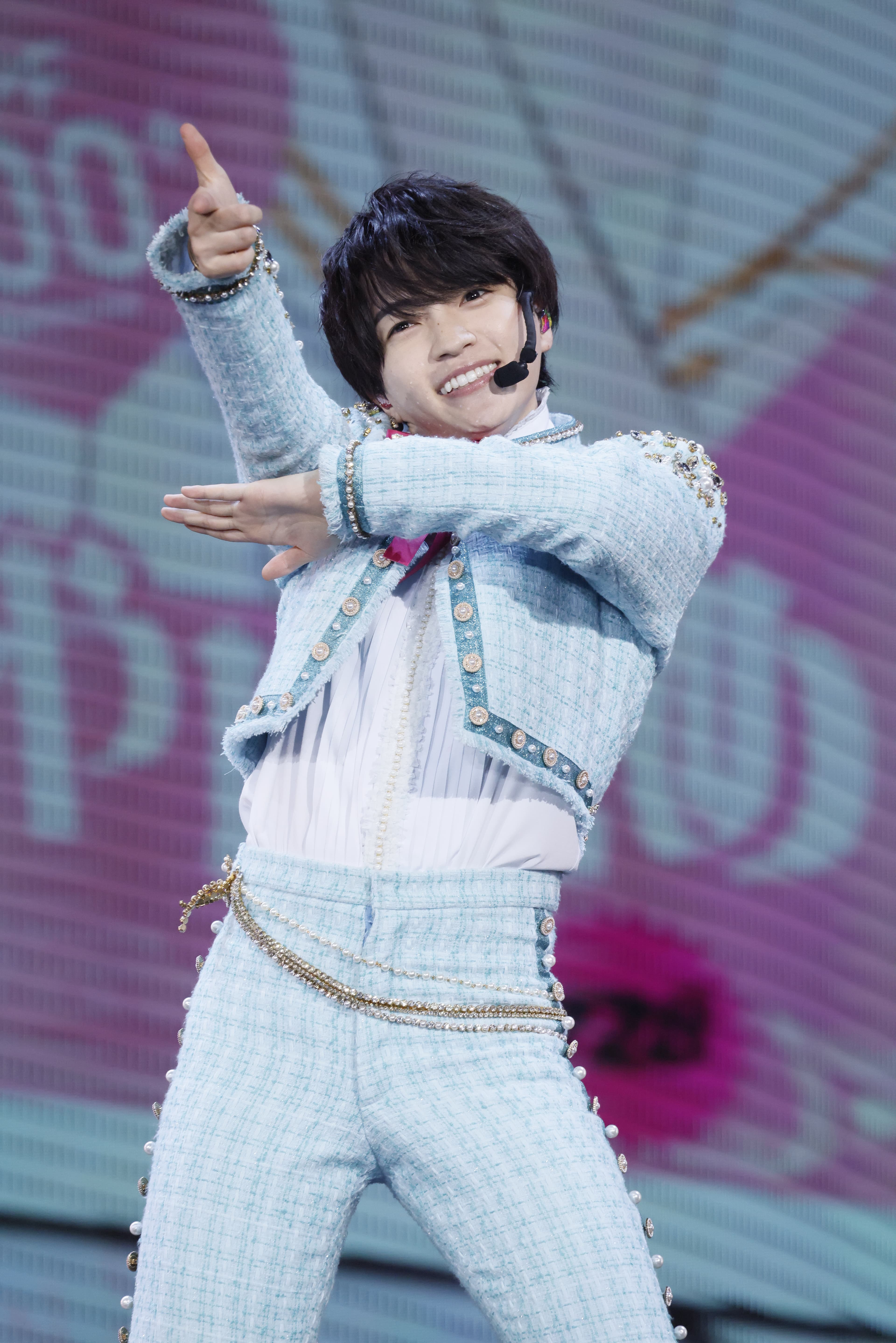 西畑大吾在演唱會最後帶領萬名粉絲大喊「浪花!男子!」完美結束130分鐘的演出。(大鴻藝術BIG ART、超級圓頂SUPER DOME提供)